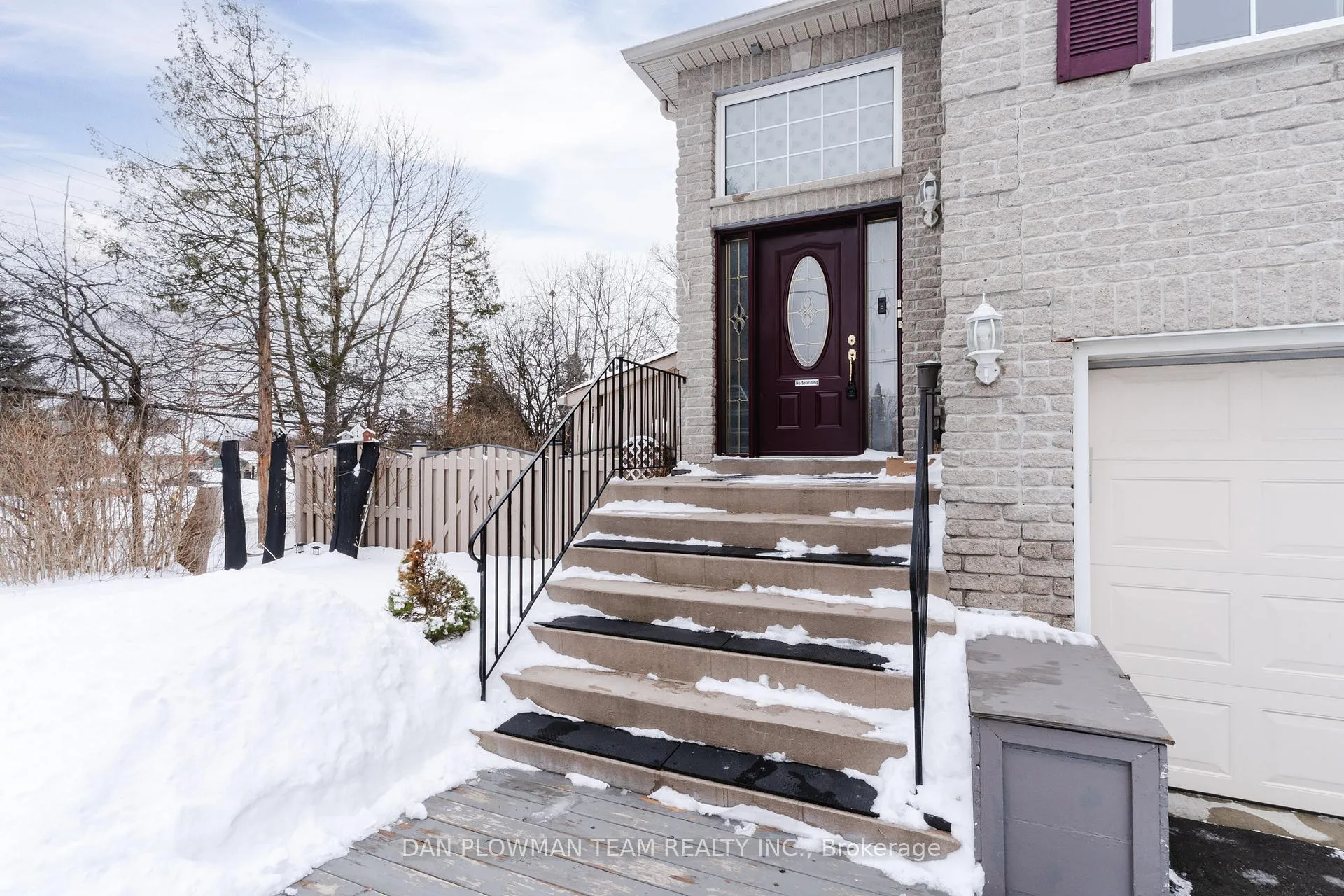 Photo 3 of 1 Westmore Street, Clarington, Courtice — HOMEH