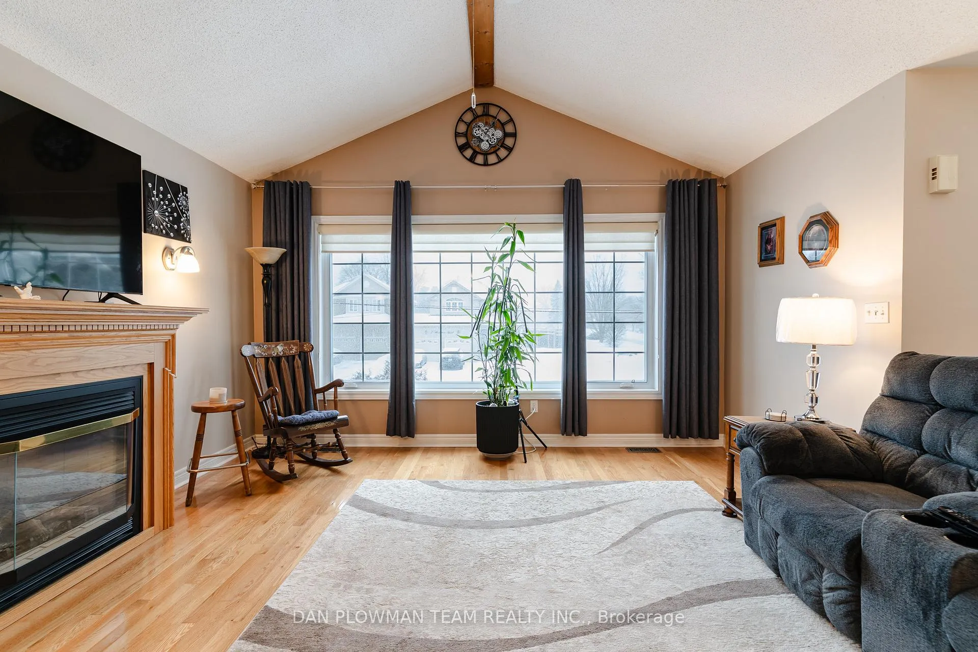 Photo 8 of 1 Westmore Street, Clarington, Courtice — HOMEH