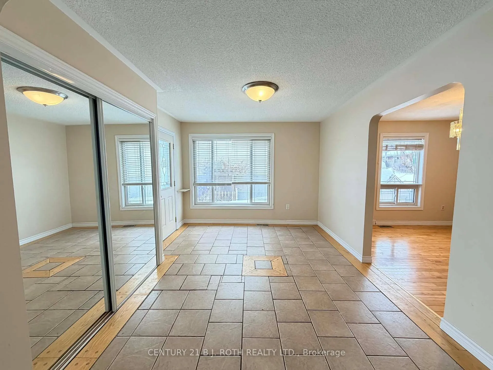 Photo 2 of Unit Main, 141 Gunn Street, Barrie, Wellington — HOMEH