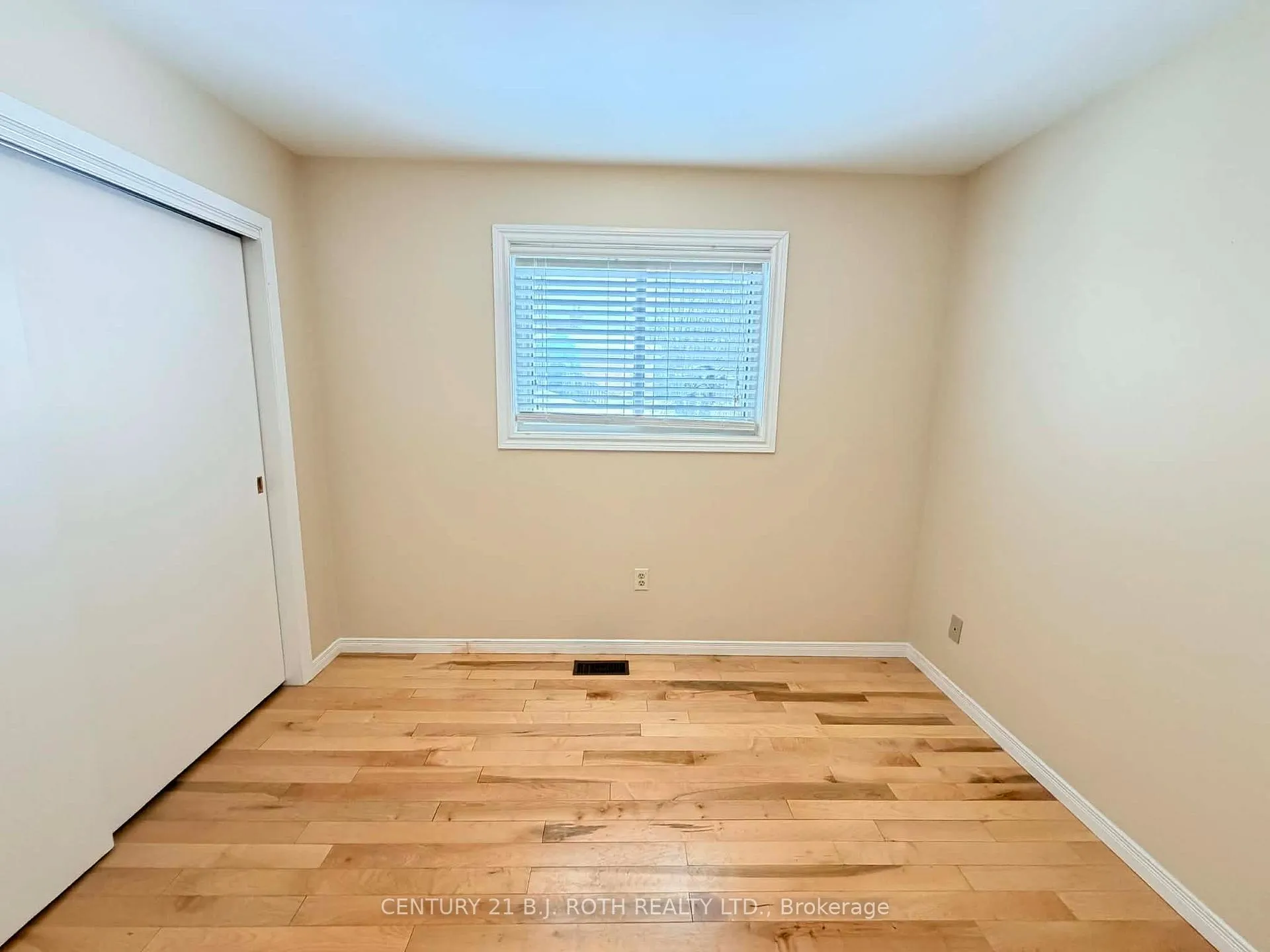 Photo 11 of Unit Main, 141 Gunn Street, Barrie, Wellington — HOMEH
