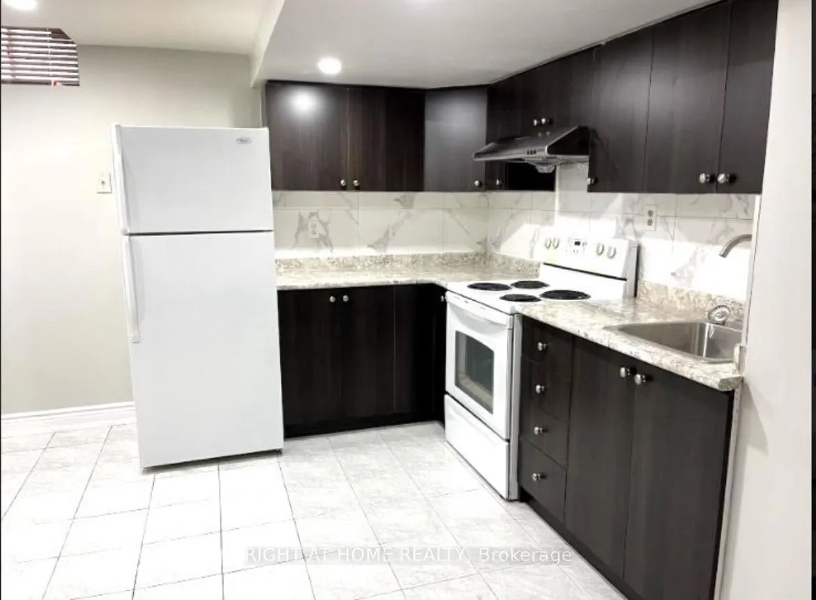 Photo 4 of Unit LOWER, 88 Hudson Drive, Brampton, Fletcher's West — HOMEH