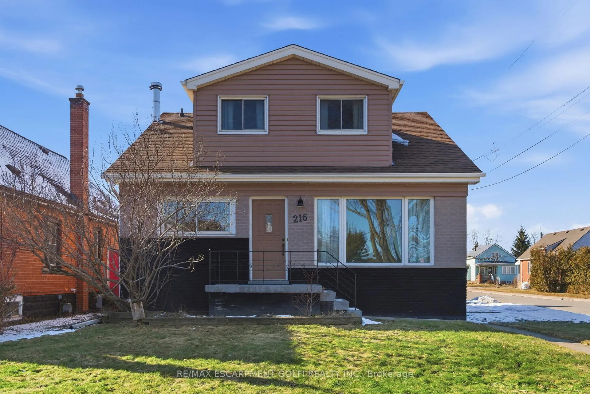 Photo 1 of 216 Walter Avenue S, Hamilton, Glenview — HOMEH