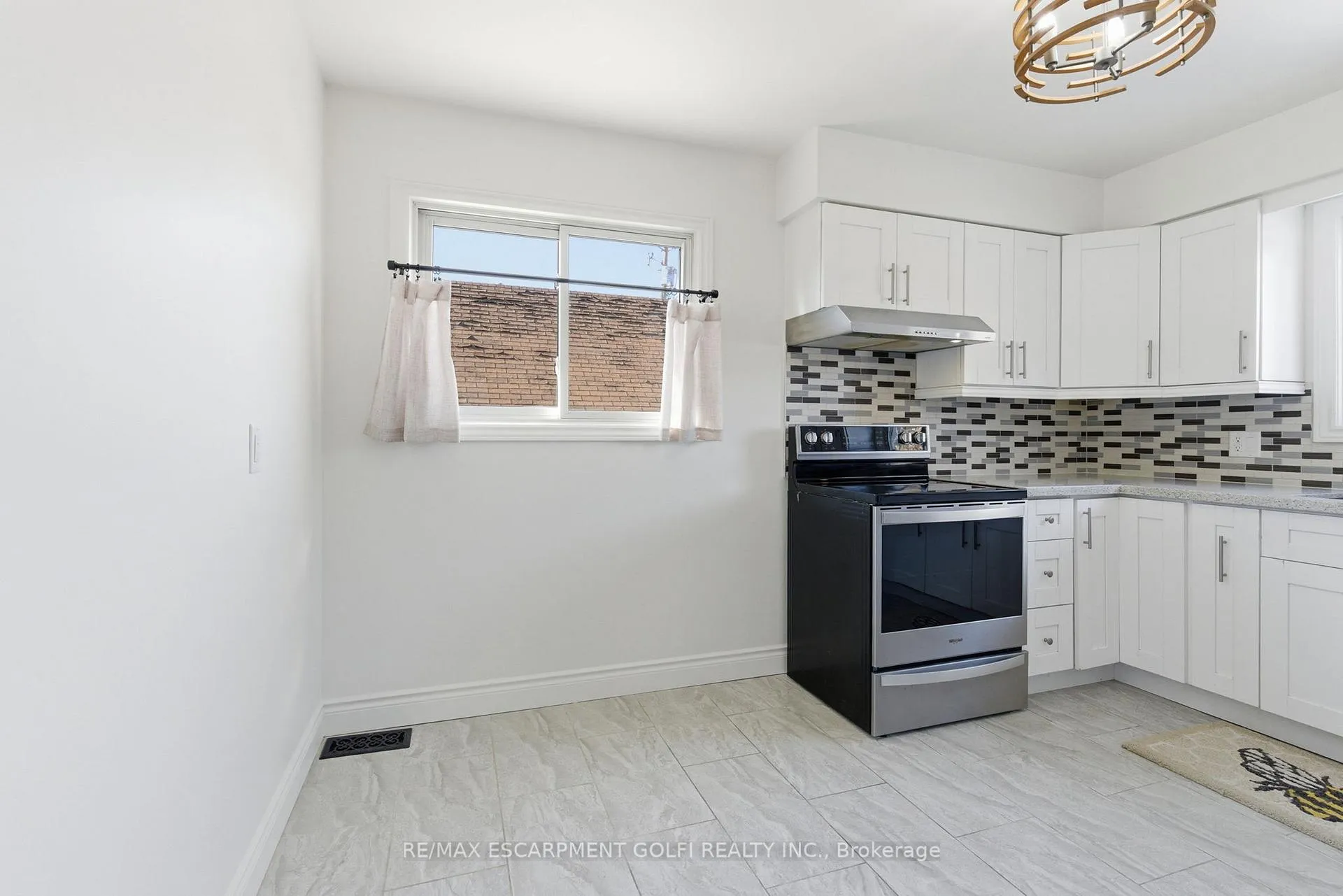 Photo 7 of 216 Walter Avenue S, Hamilton, Glenview — HOMEH