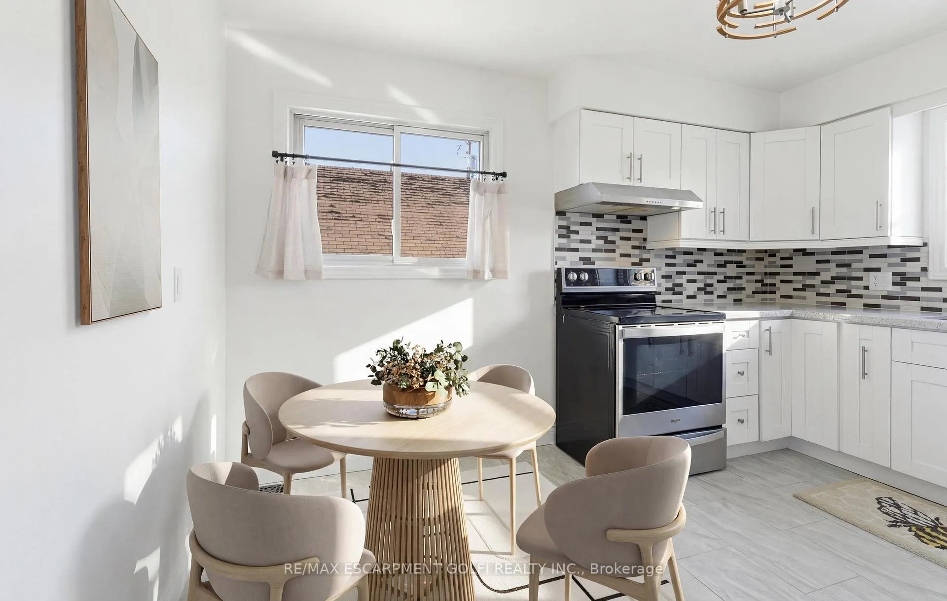 Photo 8 of 216 Walter Avenue S, Hamilton, Glenview — HOMEH