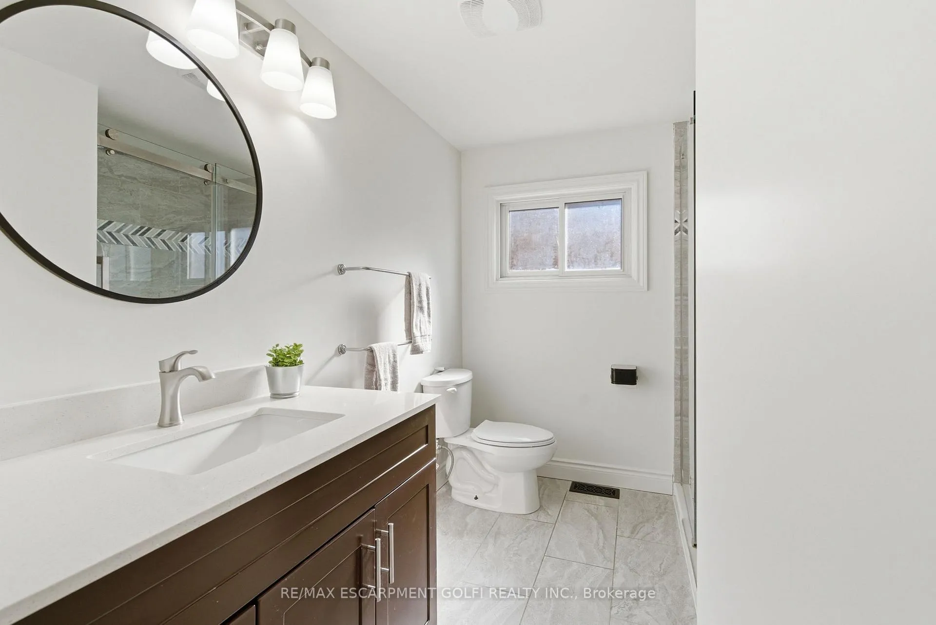 Photo 16 of 216 Walter Avenue S, Hamilton, Glenview — HOMEH