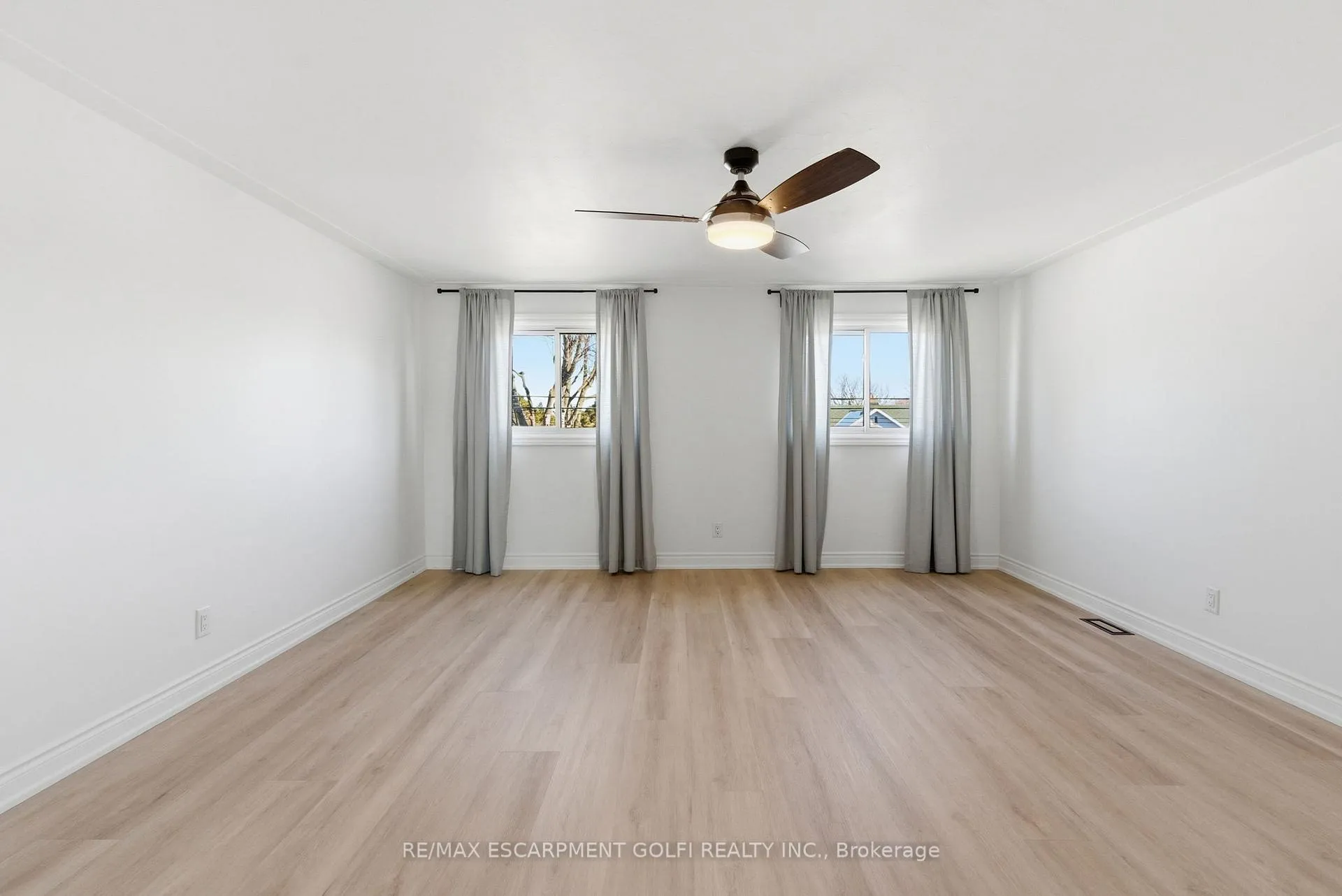 Photo 18 of 216 Walter Avenue S, Hamilton, Glenview — HOMEH