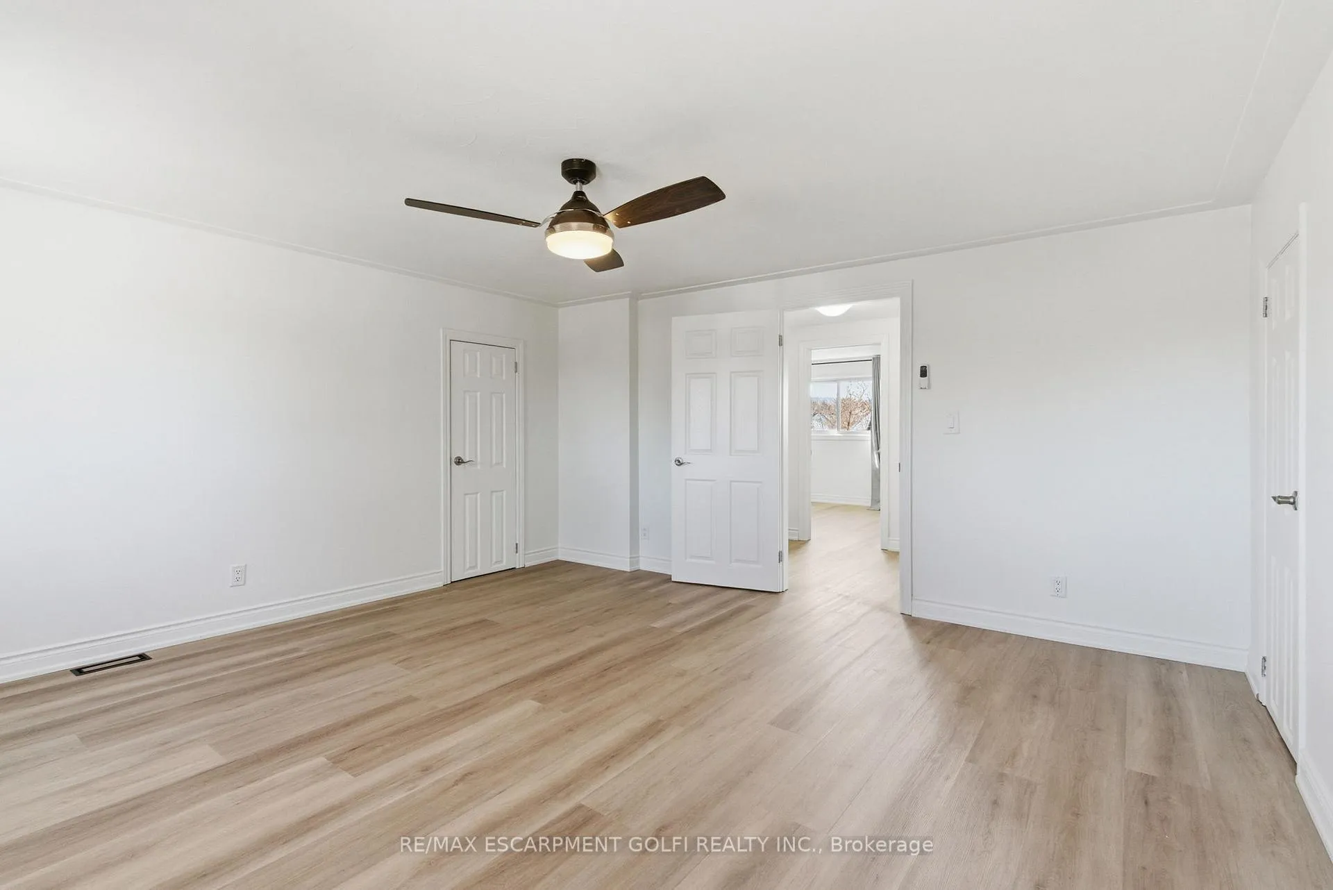 Photo 20 of 216 Walter Avenue S, Hamilton, Glenview — HOMEH