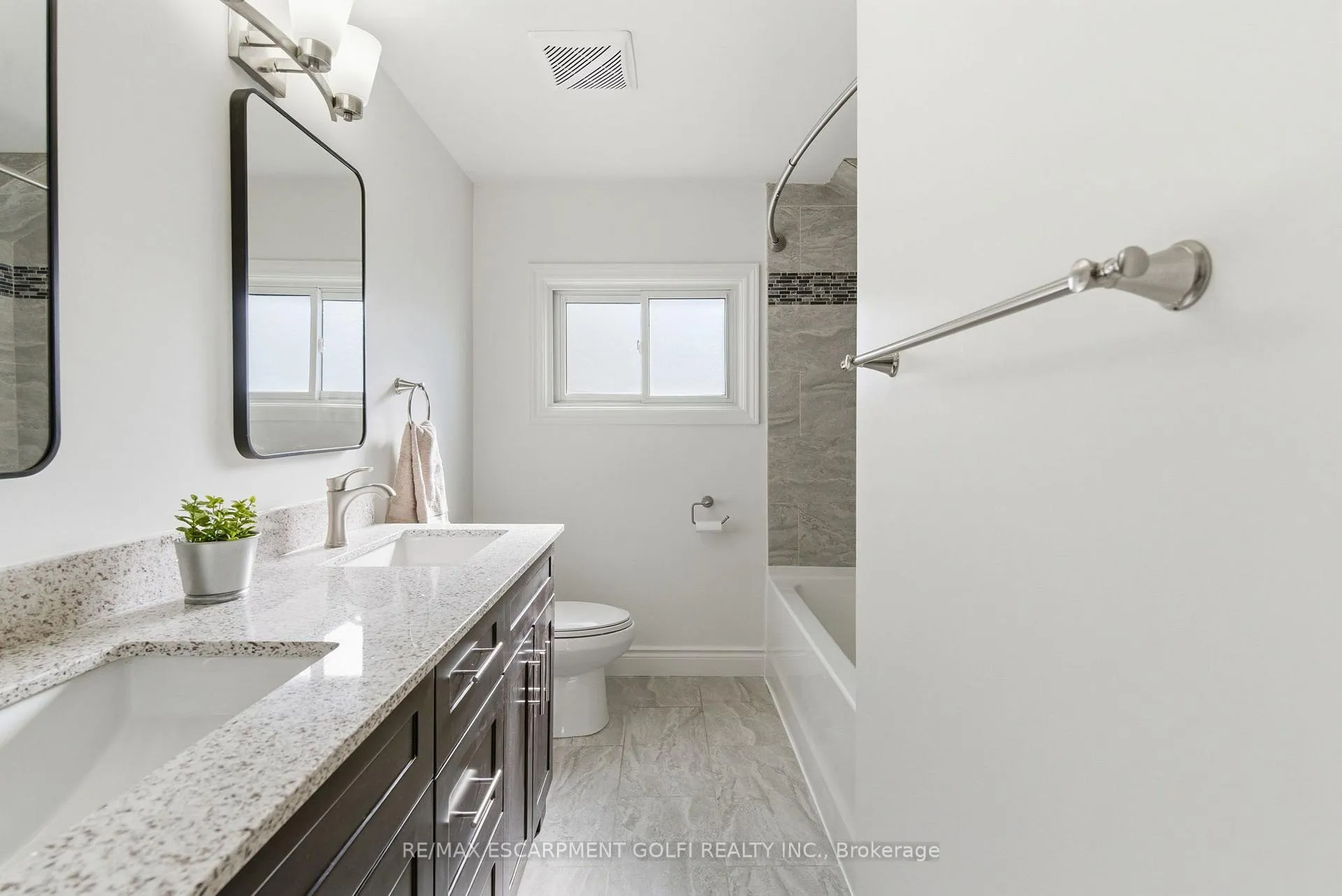 Photo 25 of 216 Walter Avenue S, Hamilton, Glenview — HOMEH