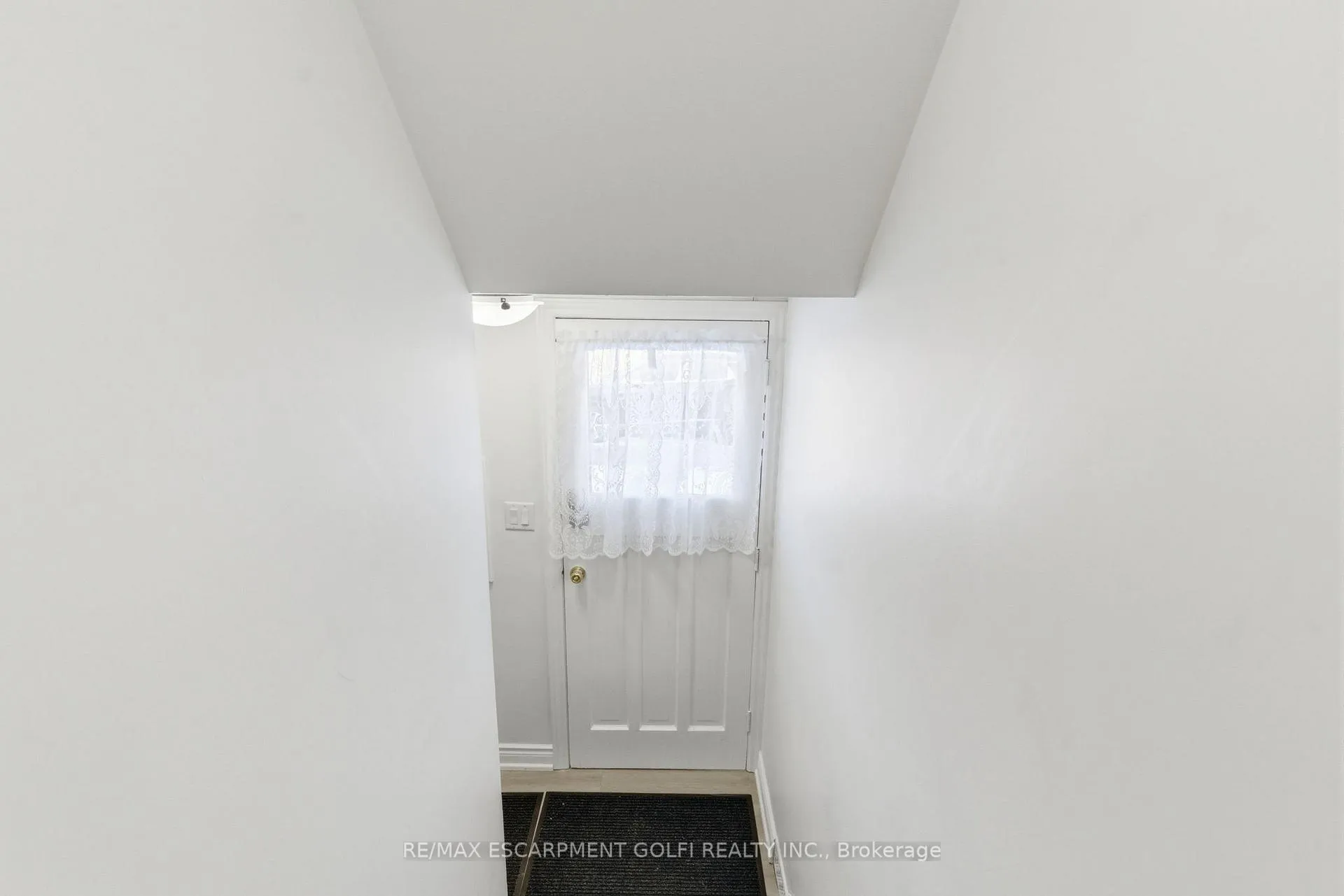 Photo 26 of 216 Walter Avenue S, Hamilton, Glenview — HOMEH
