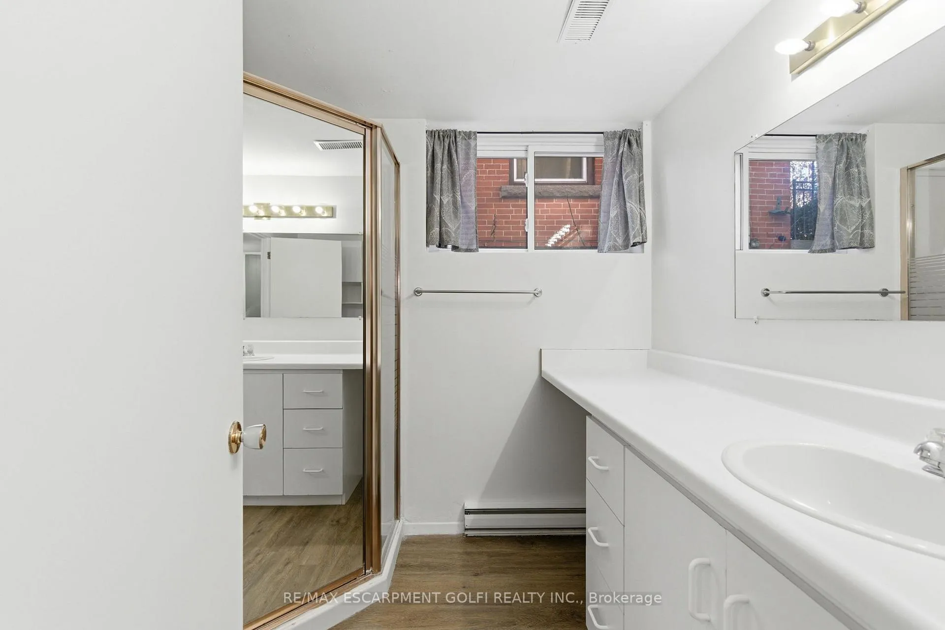 Photo 38 of 216 Walter Avenue S, Hamilton, Glenview — HOMEH