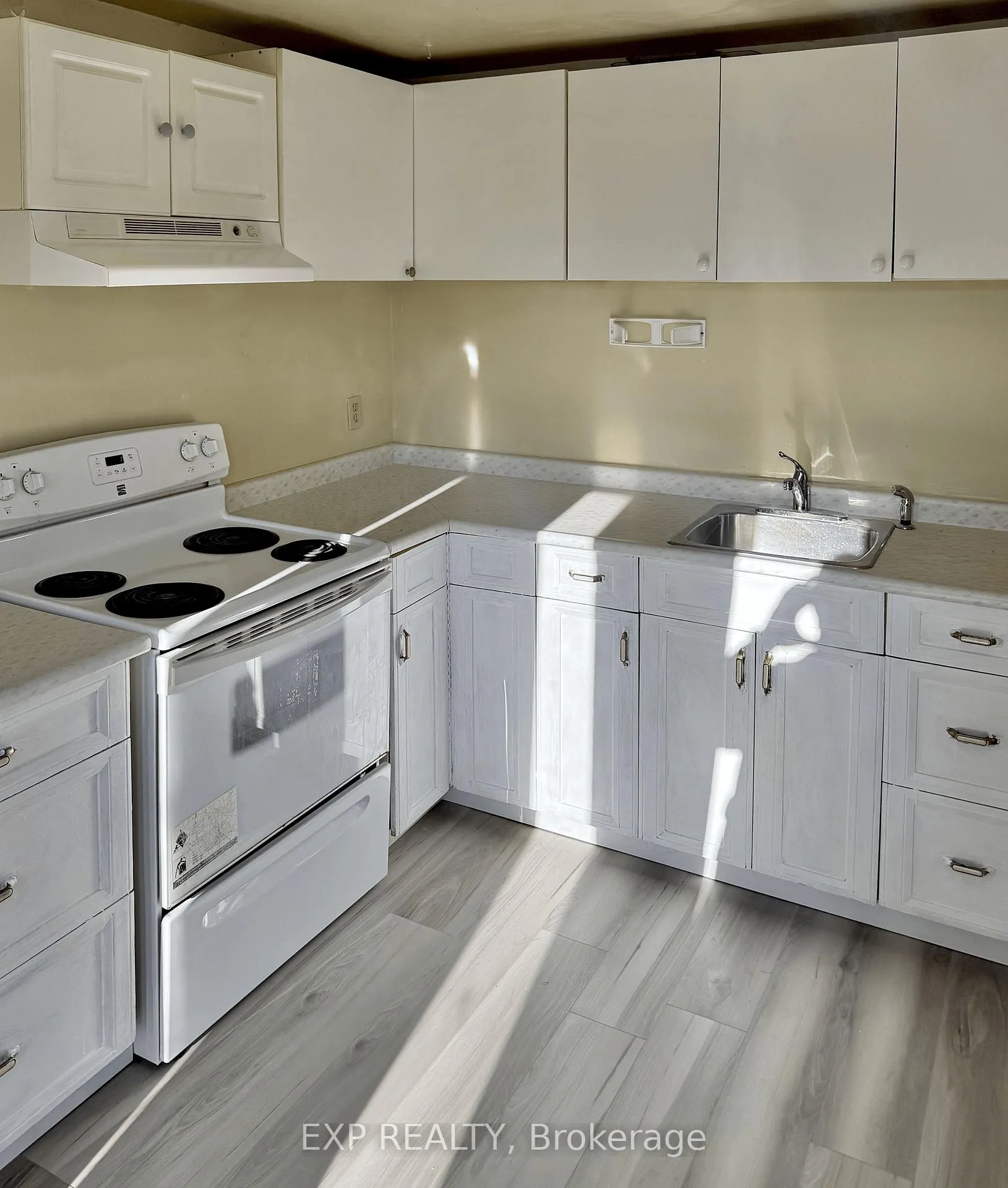 Photo 2 of 44 Wright Crescent, Ajax, Central — HOMEH