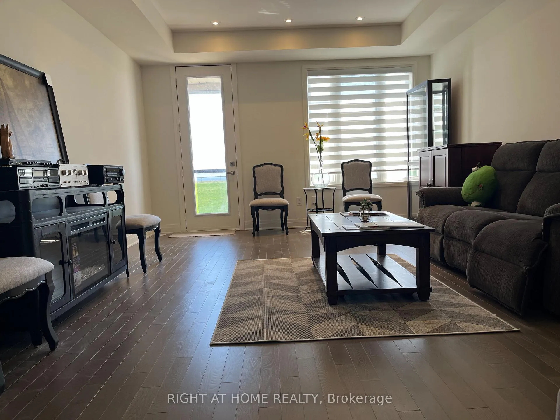 Photo 5 of 707 Port Darlington Road, Clarington, Bowmanville — HOMEH