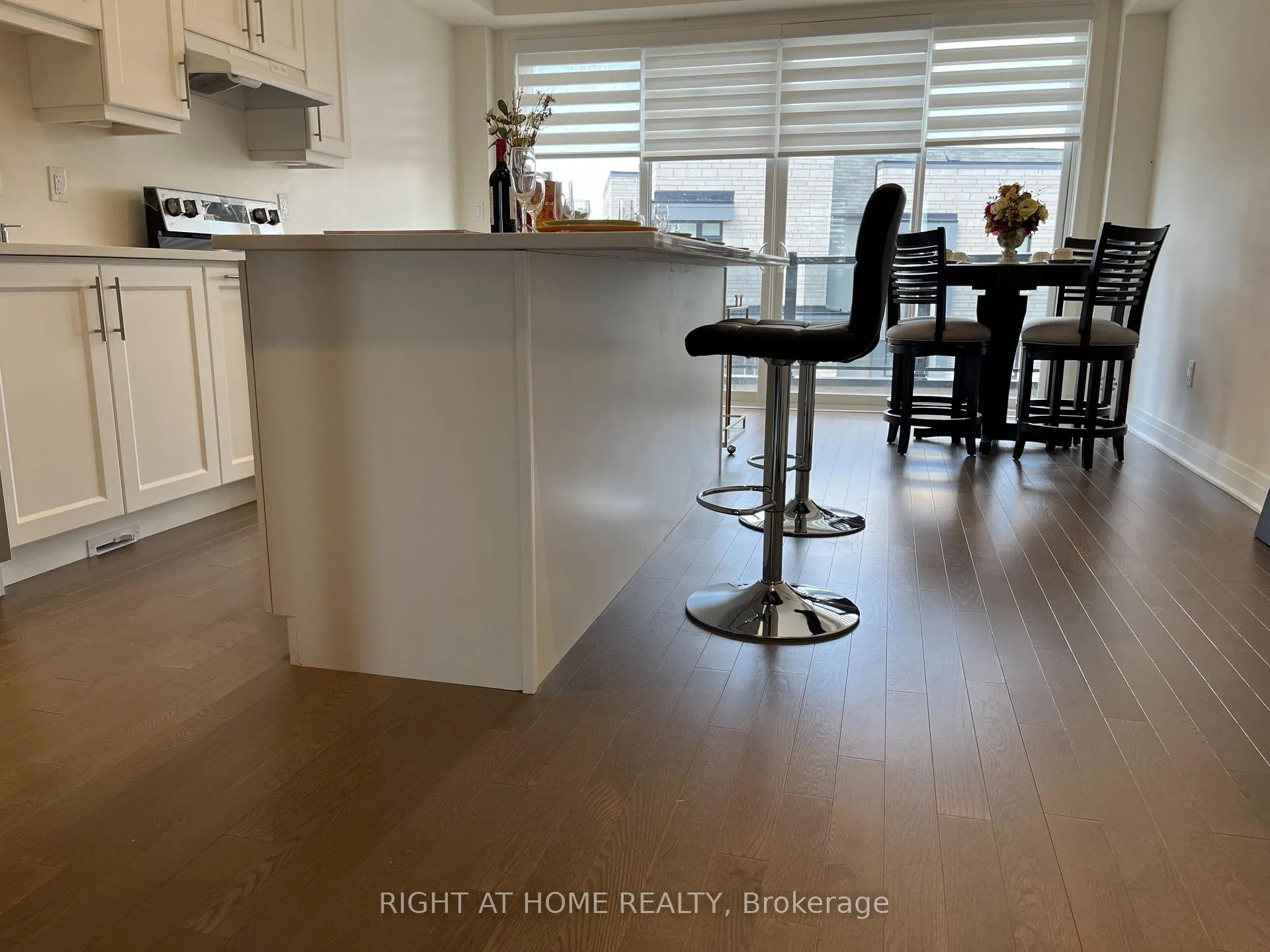 Photo 6 of 707 Port Darlington Road, Clarington, Bowmanville — HOMEH
