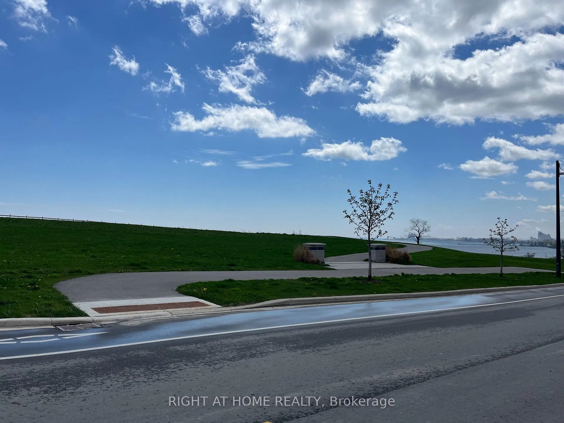 Photo 8 of 707 Port Darlington Road, Clarington, Bowmanville — HOMEH