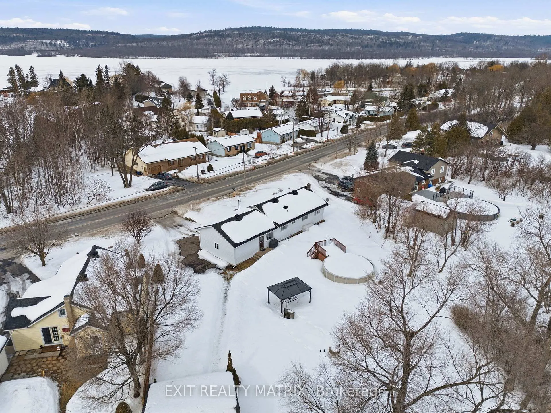 Photo 35 of 635 Front Road W, Champlain, L'Orignal — HOMEH