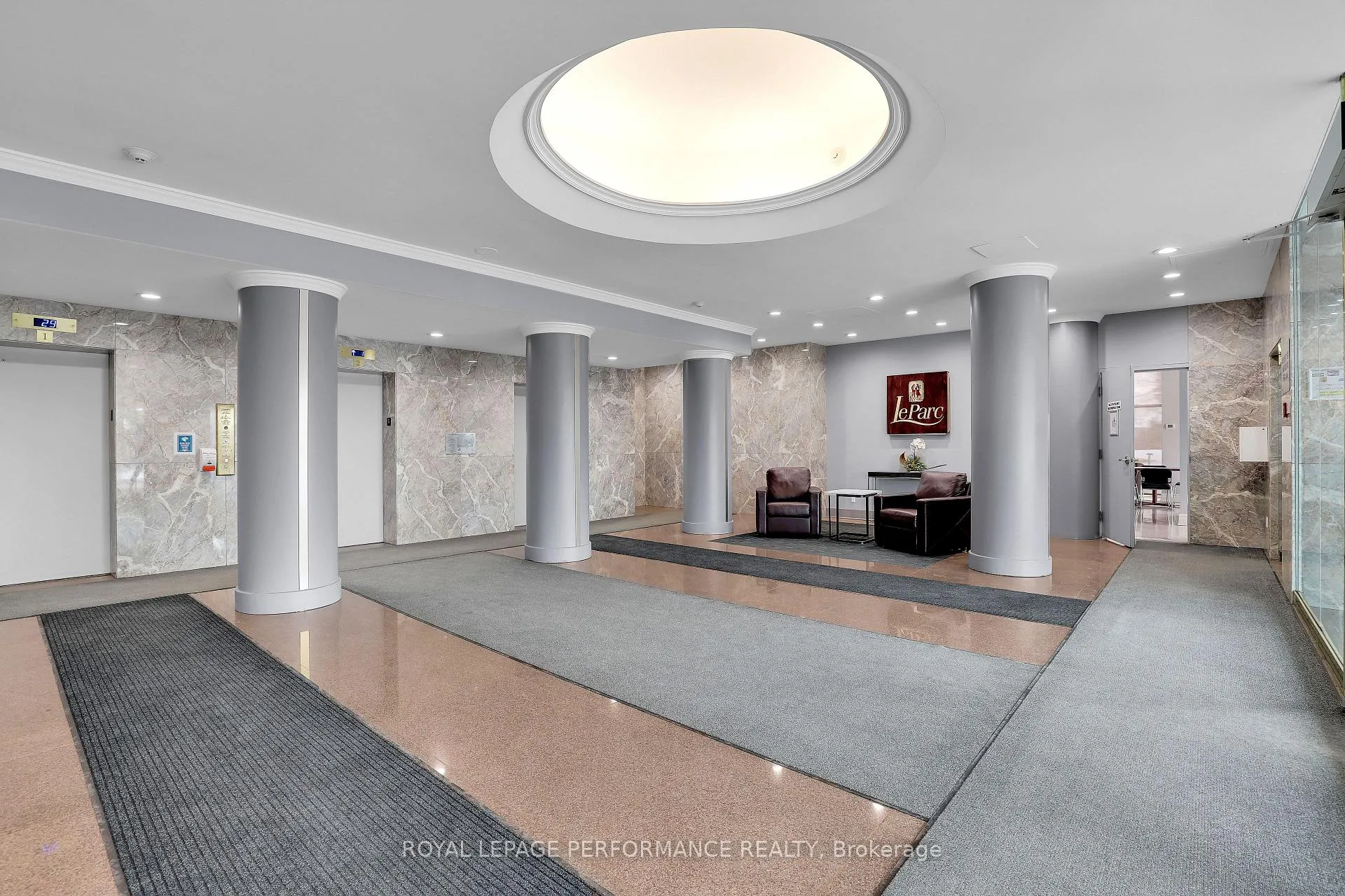 Photo 2 of Unit 2708, 545 St Laurent Boulevard, Ottawa, Viscount Alexander Park — HOMEH