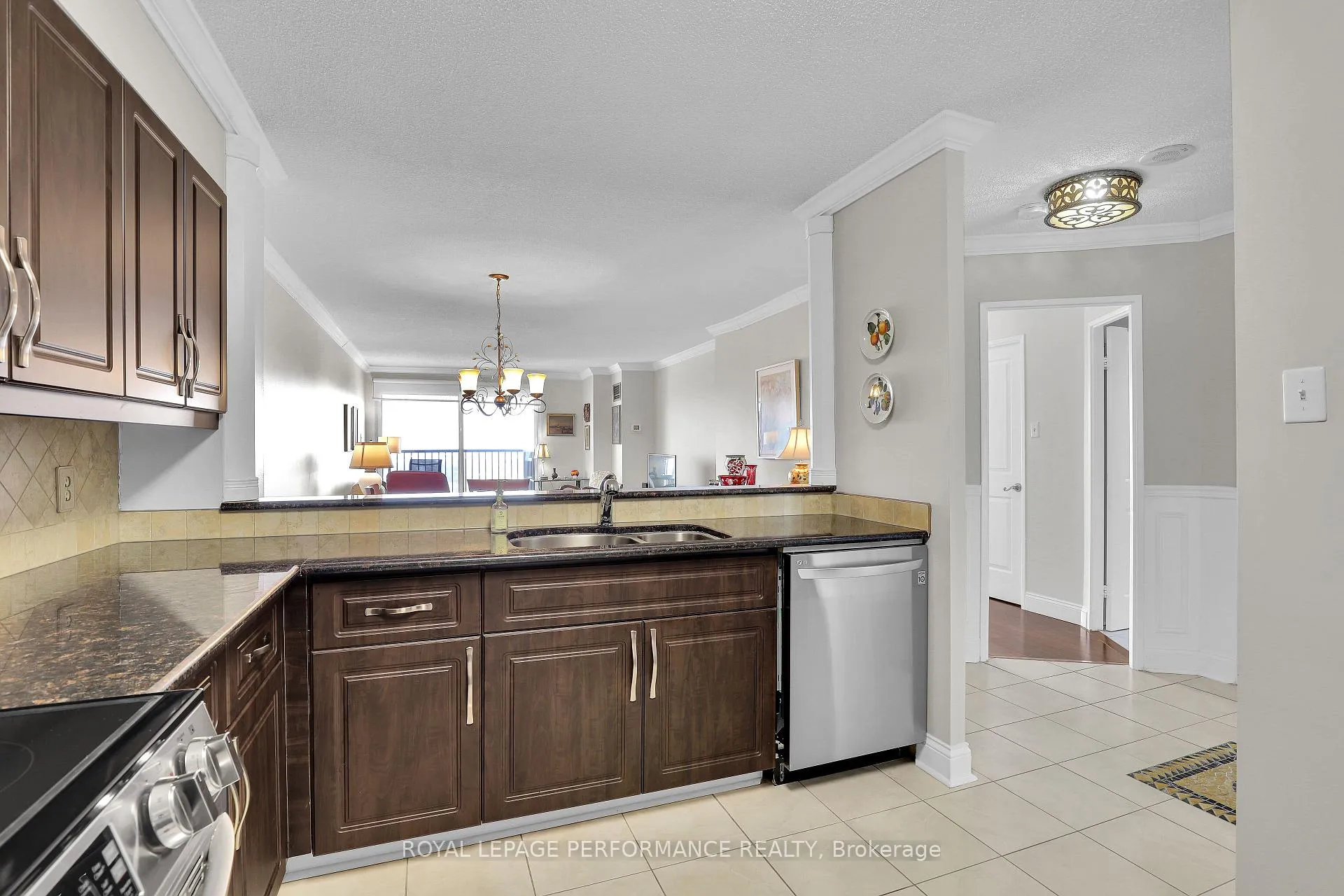 Photo 8 of Unit 2708, 545 St Laurent Boulevard, Ottawa, Viscount Alexander Park — HOMEH