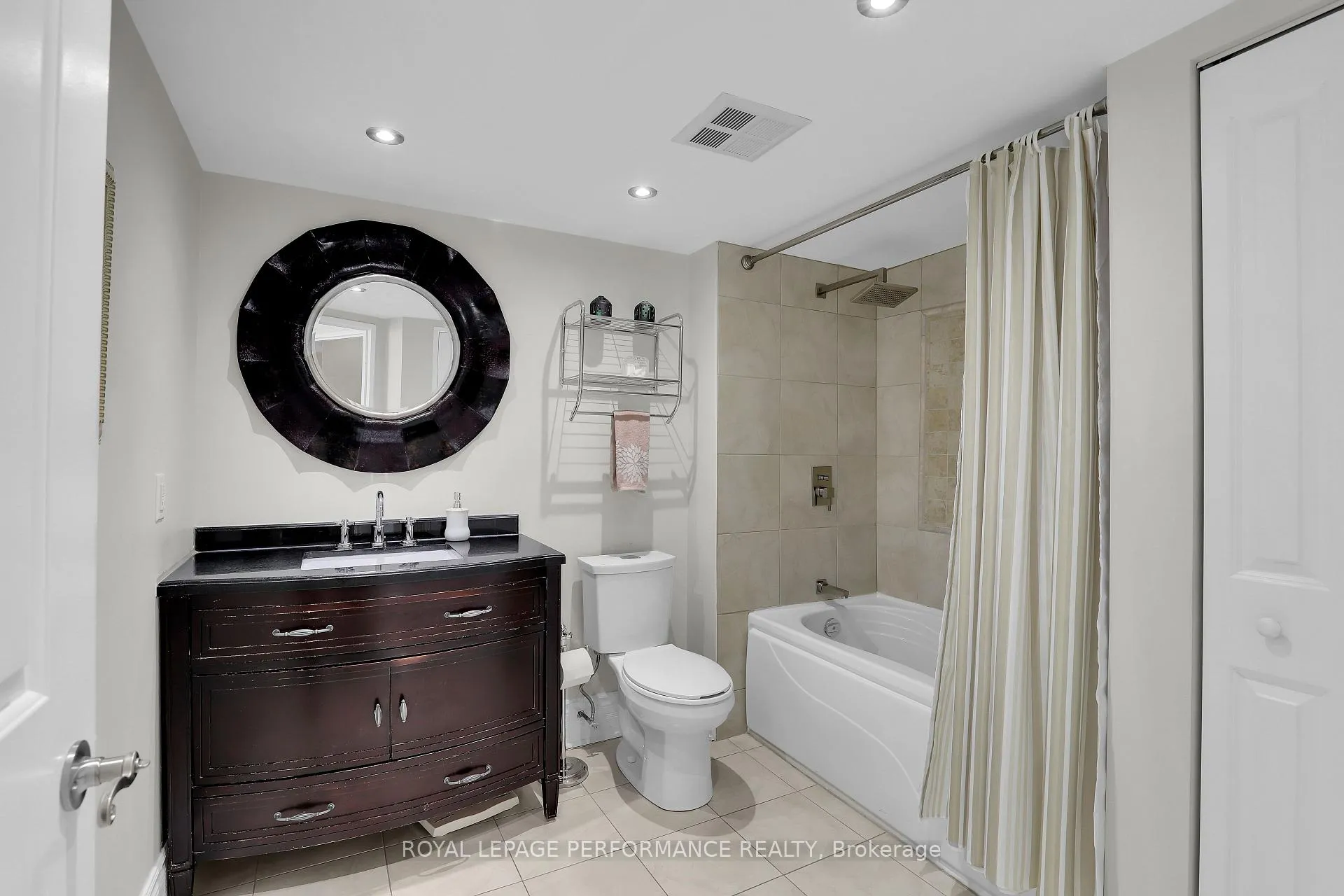 Photo 17 of Unit 2708, 545 St Laurent Boulevard, Ottawa, Viscount Alexander Park — HOMEH