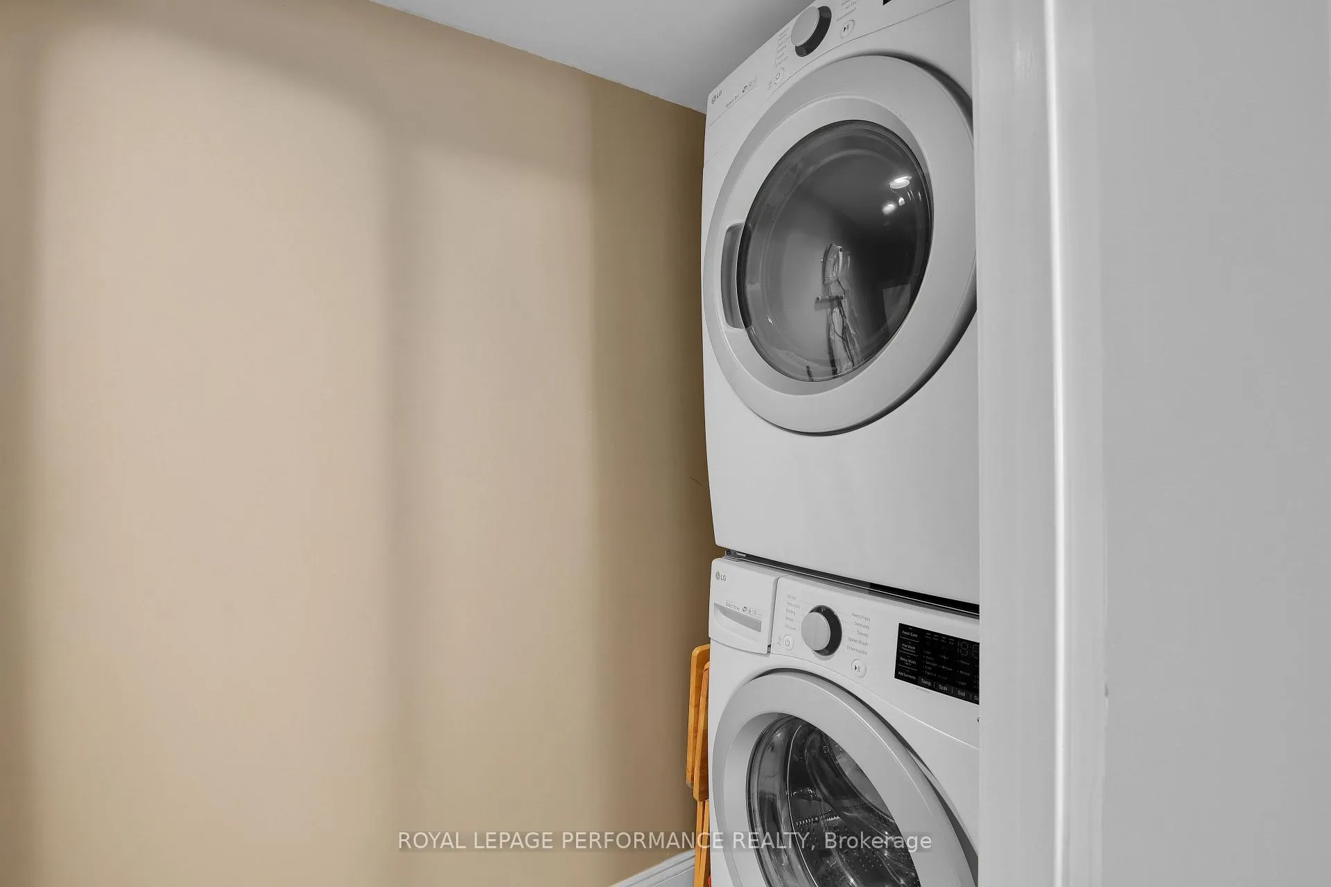 Photo 21 of Unit 2708, 545 St Laurent Boulevard, Ottawa, Viscount Alexander Park — HOMEH