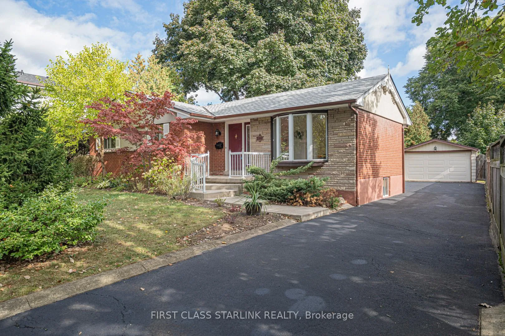 Photo 2 of 621 Dynes Road, Burlington, Roseland — HOMEH