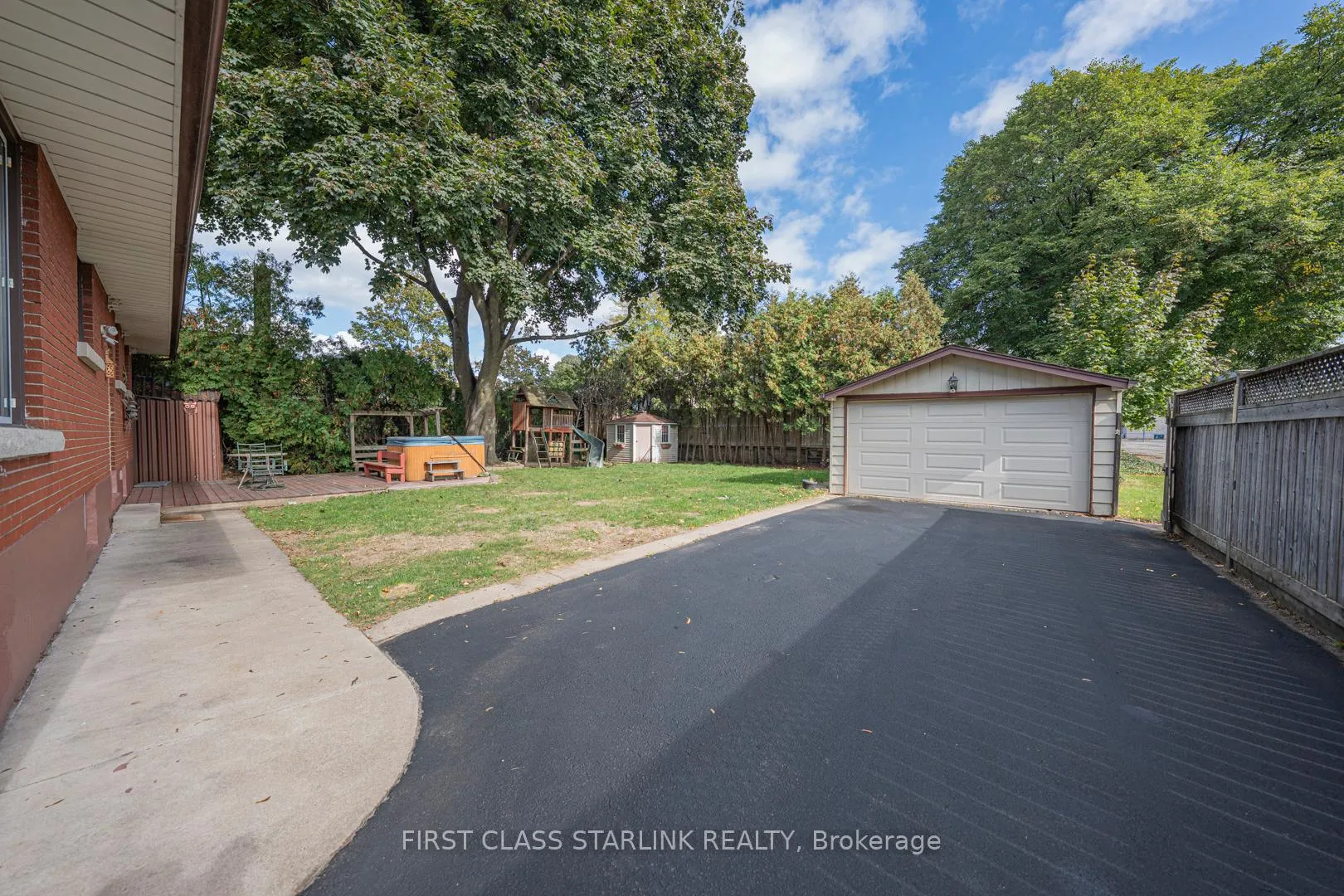Photo 4 of 621 Dynes Road, Burlington, Roseland — HOMEH