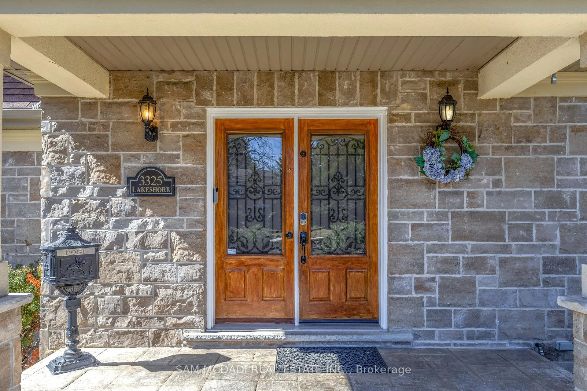 Photo 3 of 3325 Lakeshore Road, Burlington, Roseland — HOMEH