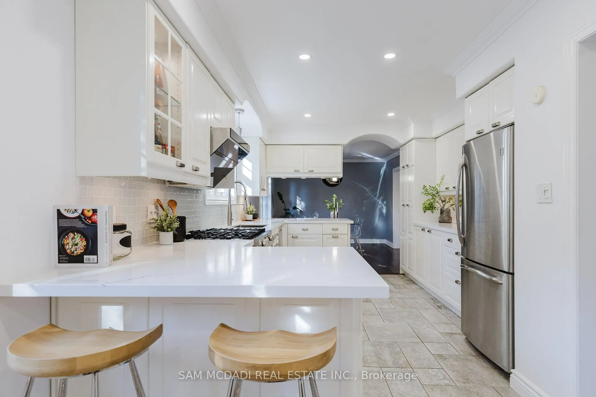 Photo 13 of 3325 Lakeshore Road, Burlington, Roseland — HOMEH
