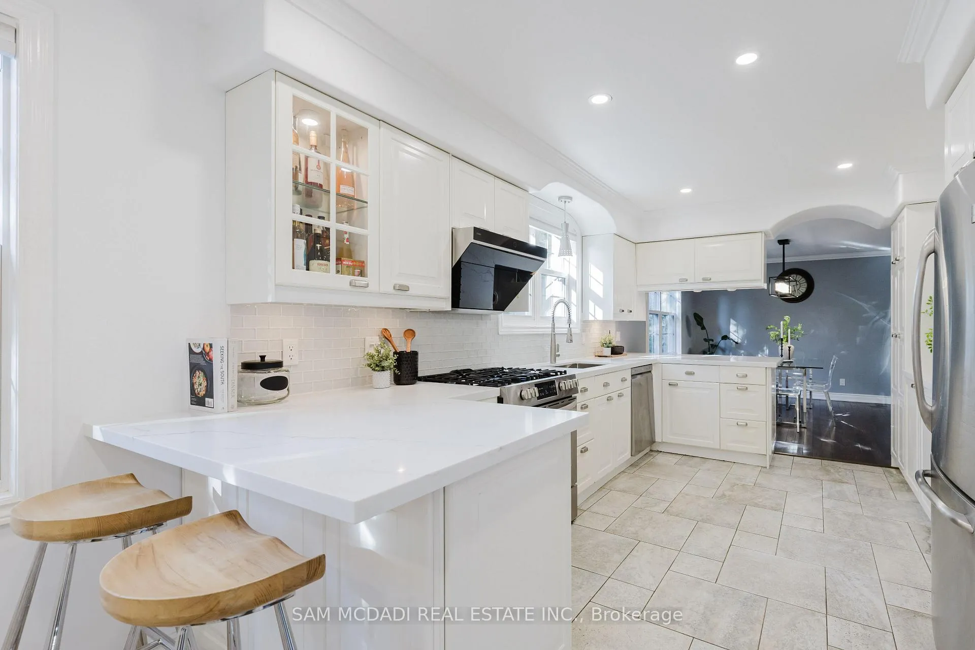 Photo 14 of 3325 Lakeshore Road, Burlington, Roseland — HOMEH