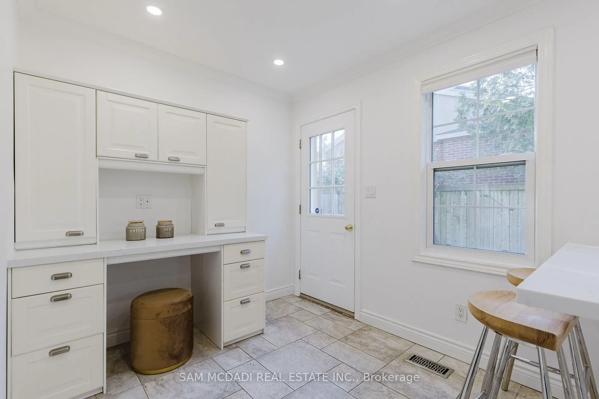 Photo 15 of 3325 Lakeshore Road, Burlington, Roseland — HOMEH