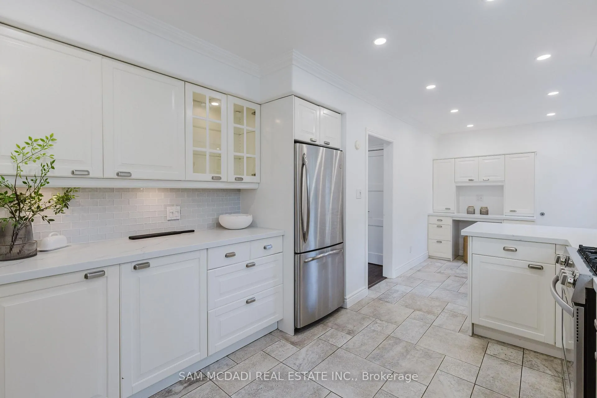 Photo 17 of 3325 Lakeshore Road, Burlington, Roseland — HOMEH