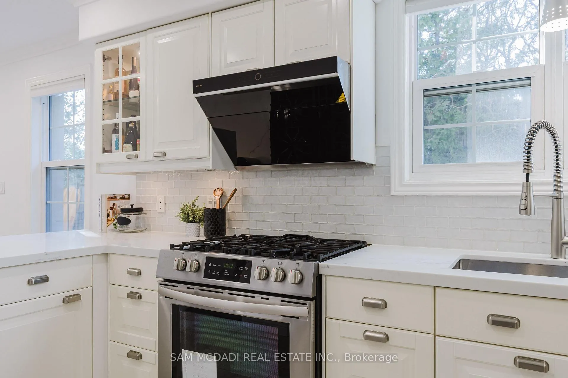 Photo 18 of 3325 Lakeshore Road, Burlington, Roseland — HOMEH