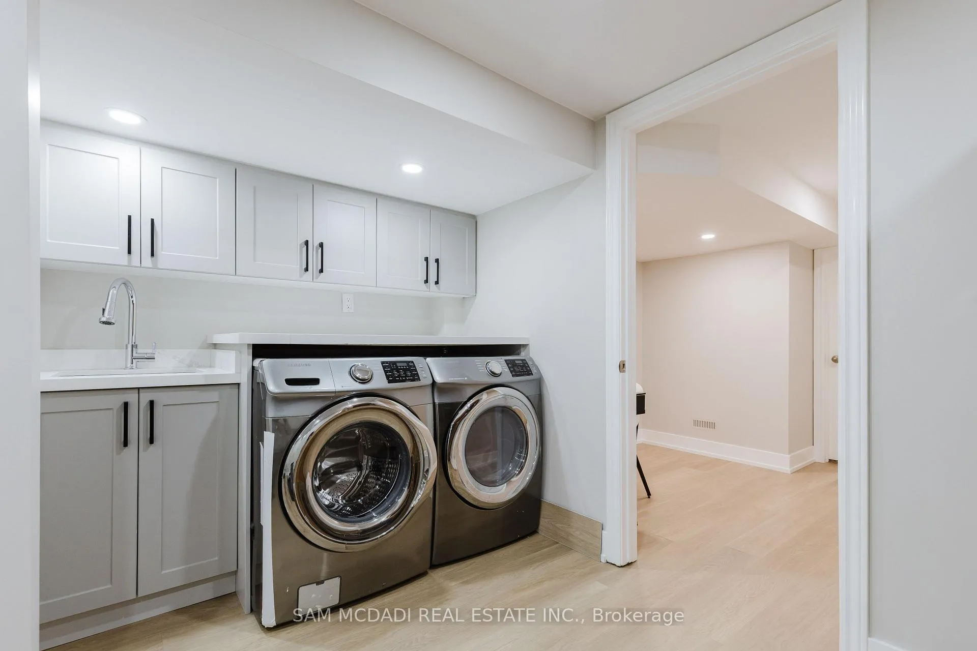 Photo 33 of 3325 Lakeshore Road, Burlington, Roseland — HOMEH