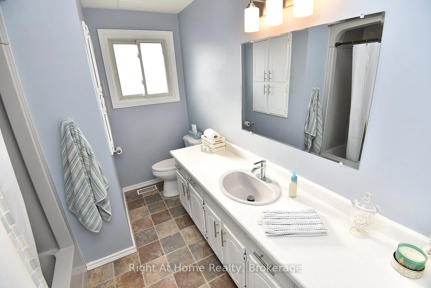 Photo 25 of 41 Mergl Drive, Norfolk, Port Dover — HOMEH