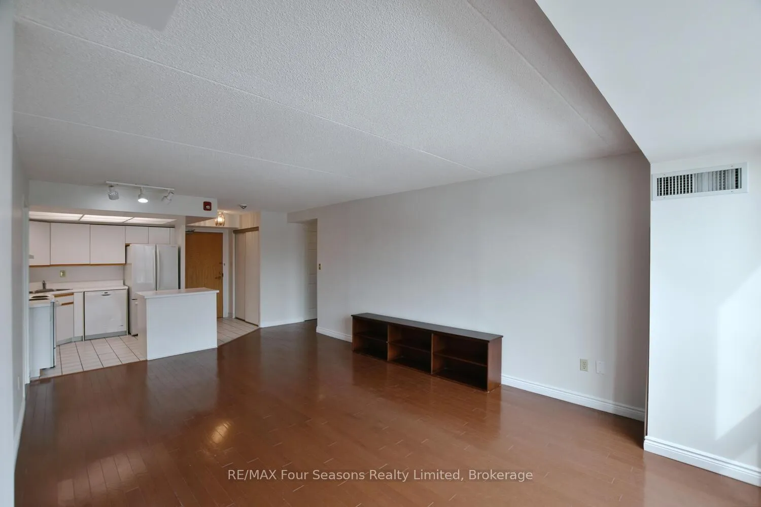 Photo 15 of Unit 312, 172 Eighth Street, Collingwood — HOMEH