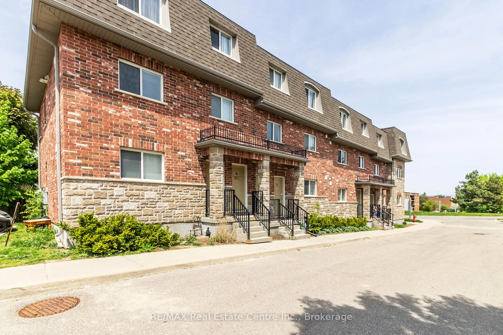 Photo 2 of Unit 6B, 32 Elmsdale Drive, Kitchener — HOMEH