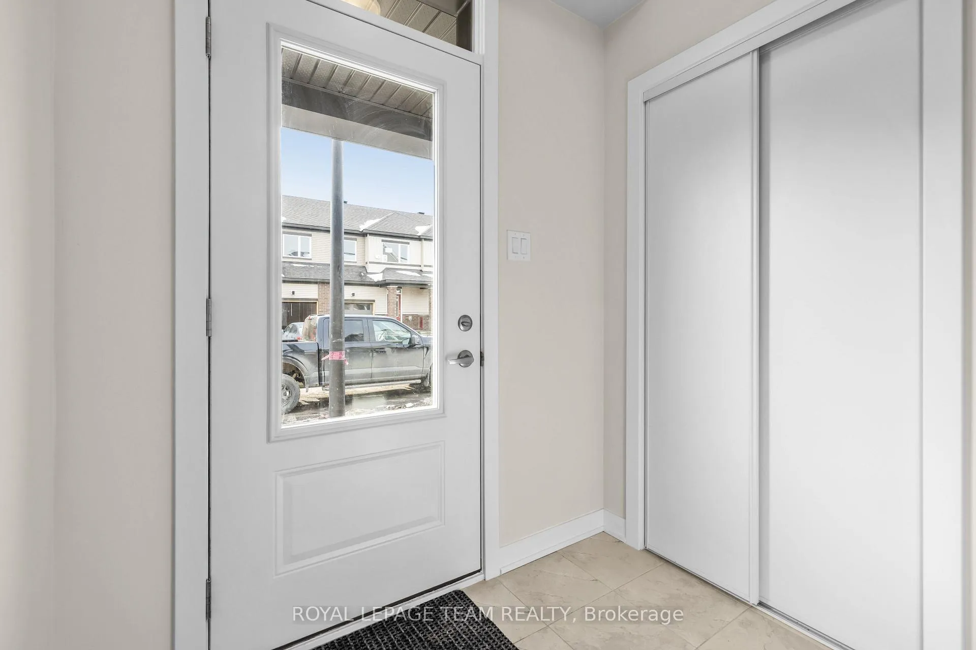 Photo 3 of 316 Les Emmerson Drive, Ottawa, Barrhaven - Heritage Park — HOMEH