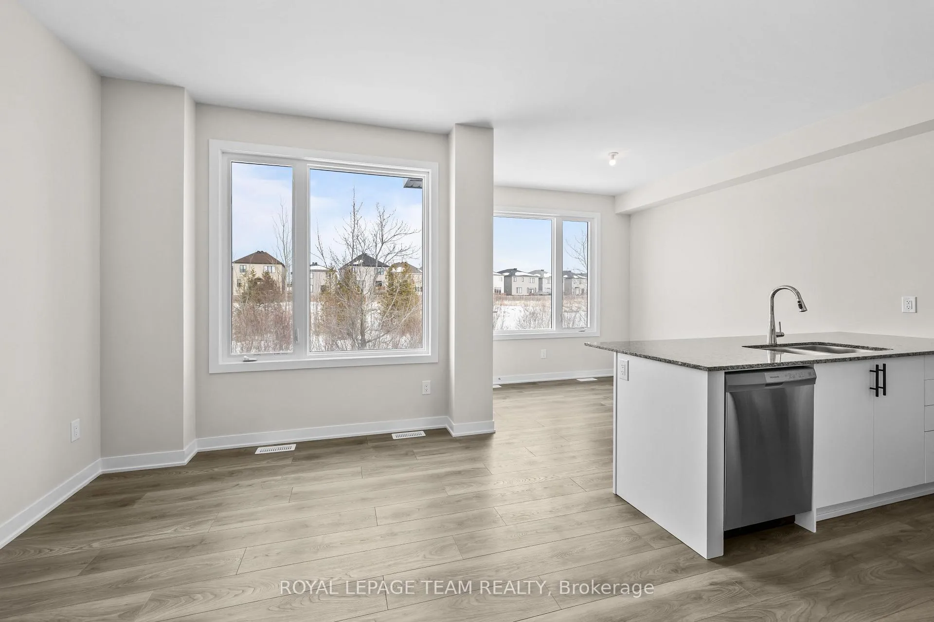 Photo 4 of 316 Les Emmerson Drive, Ottawa, Barrhaven - Heritage Park — HOMEH