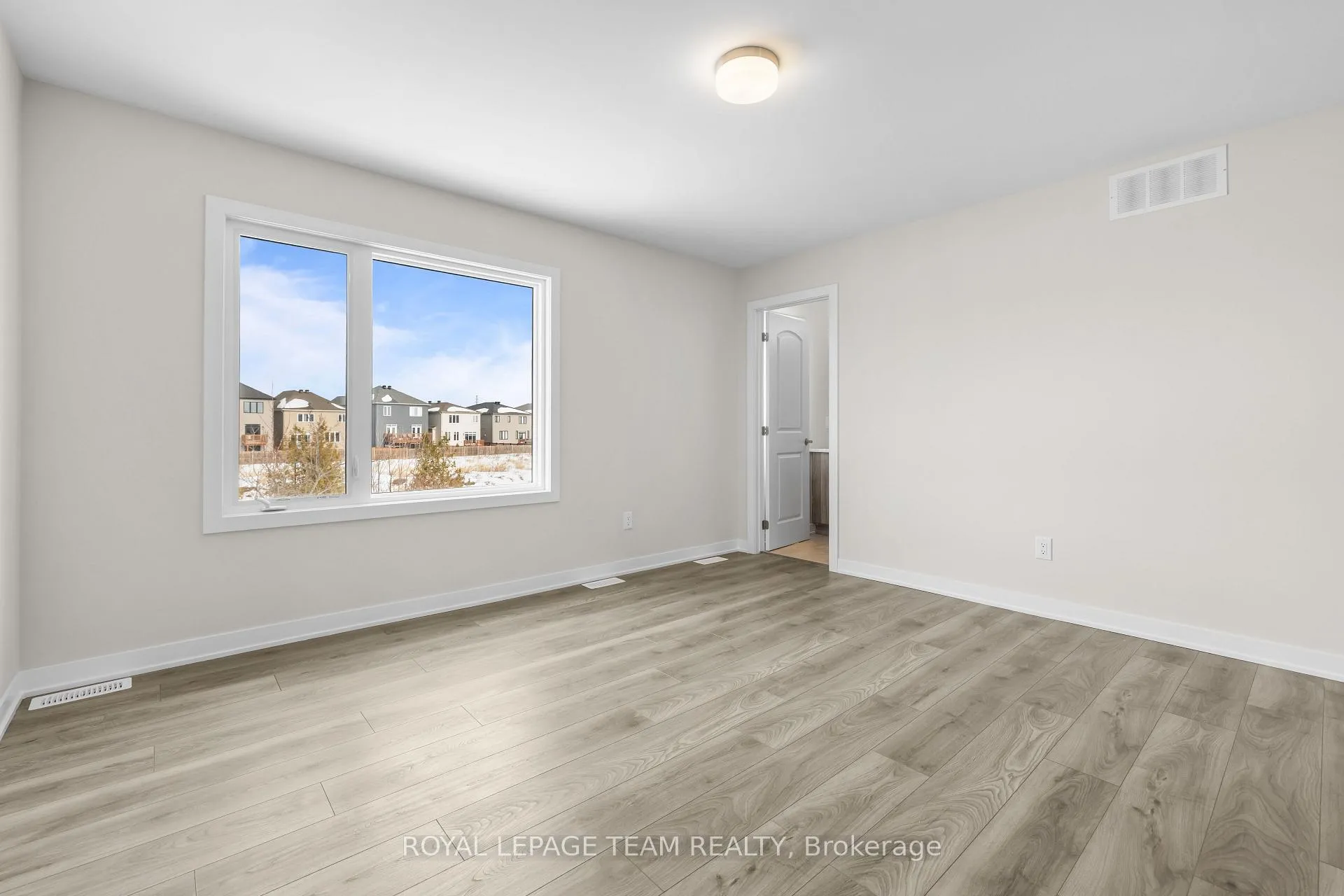 Photo 10 of 316 Les Emmerson Drive, Ottawa, Barrhaven - Heritage Park — HOMEH