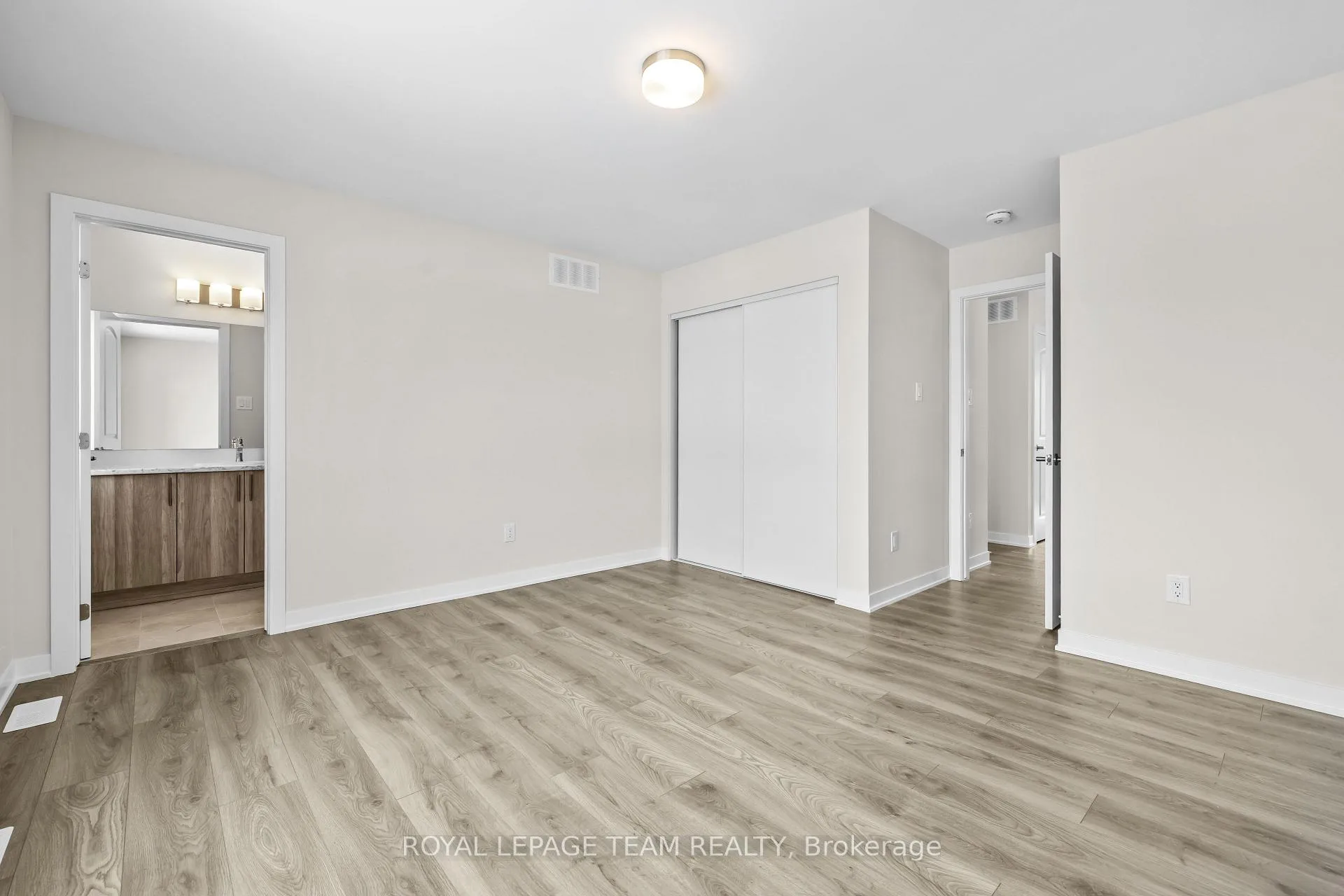 Photo 11 of 316 Les Emmerson Drive, Ottawa, Barrhaven - Heritage Park — HOMEH