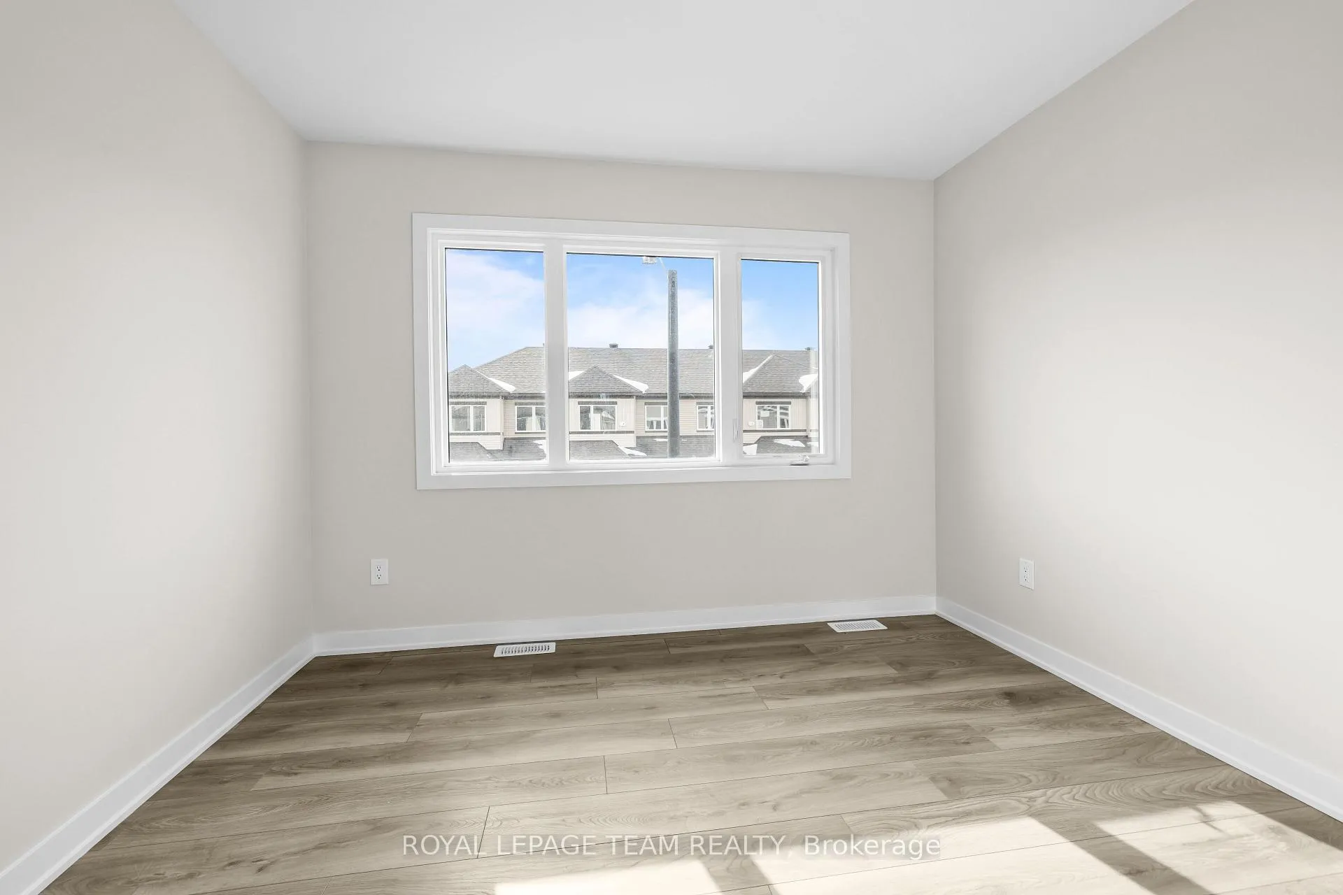 Photo 14 of 316 Les Emmerson Drive, Ottawa, Barrhaven - Heritage Park — HOMEH