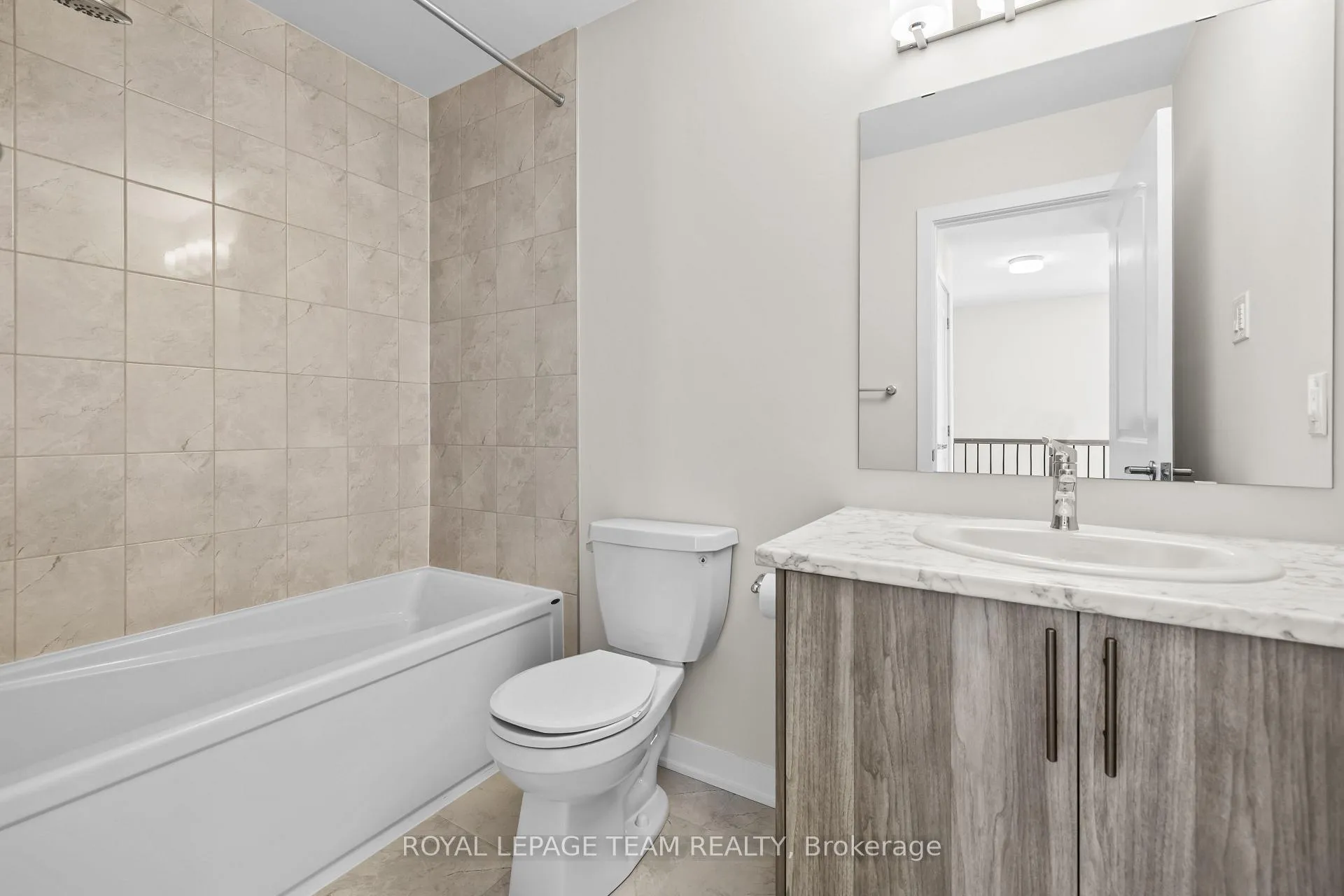 Photo 15 of 316 Les Emmerson Drive, Ottawa, Barrhaven - Heritage Park — HOMEH