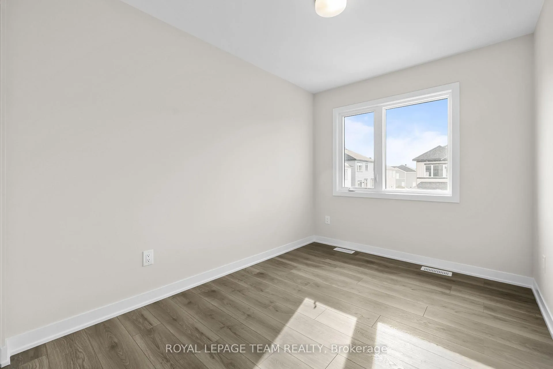 Photo 16 of 316 Les Emmerson Drive, Ottawa, Barrhaven - Heritage Park — HOMEH