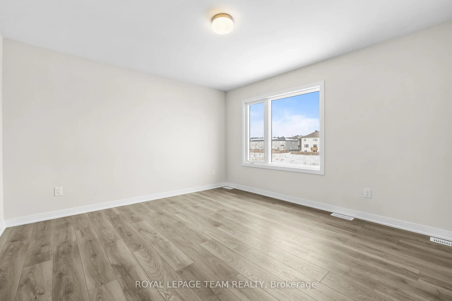 Photo 17 of 316 Les Emmerson Drive, Ottawa, Barrhaven - Heritage Park — HOMEH