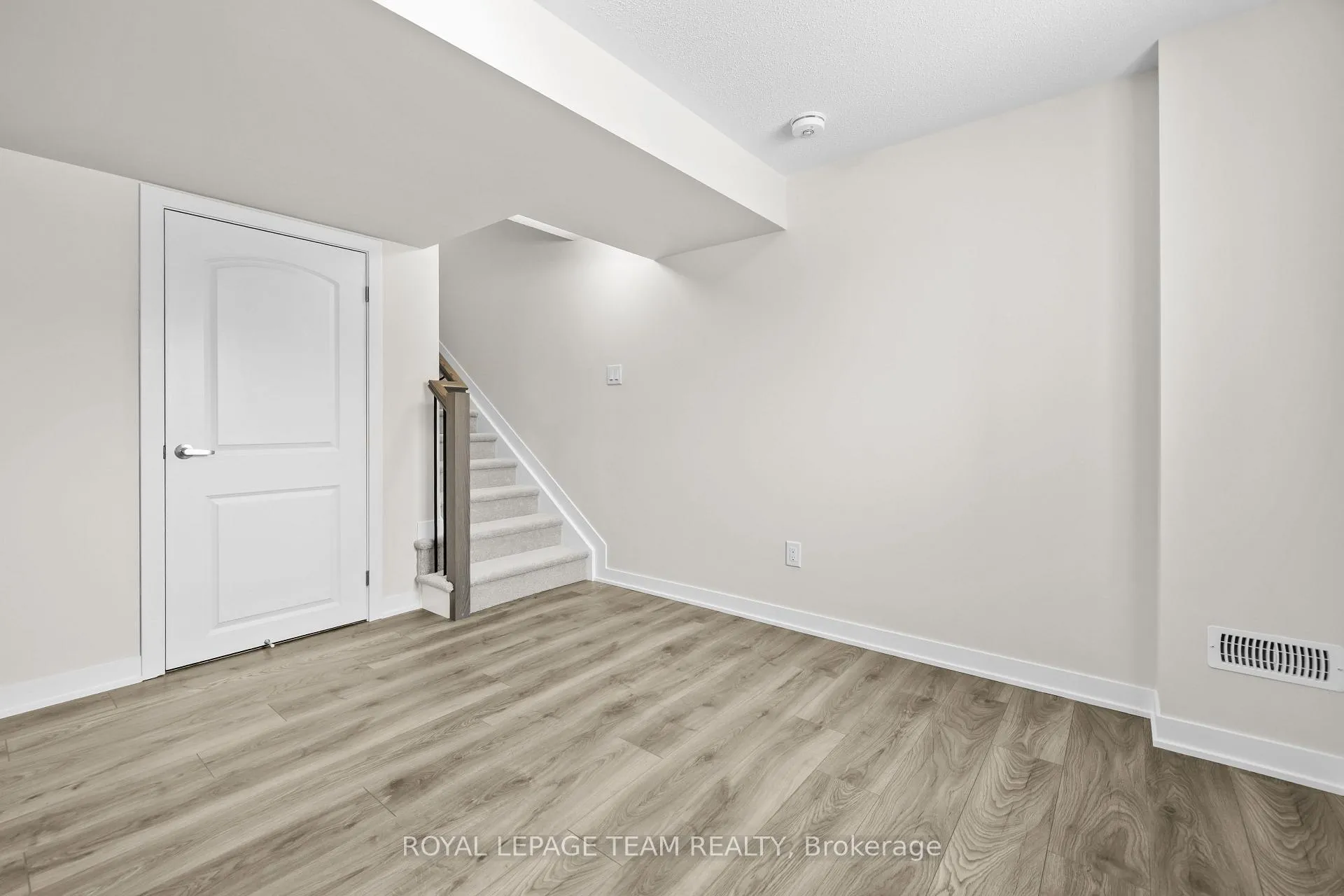 Photo 20 of 316 Les Emmerson Drive, Ottawa, Barrhaven - Heritage Park — HOMEH