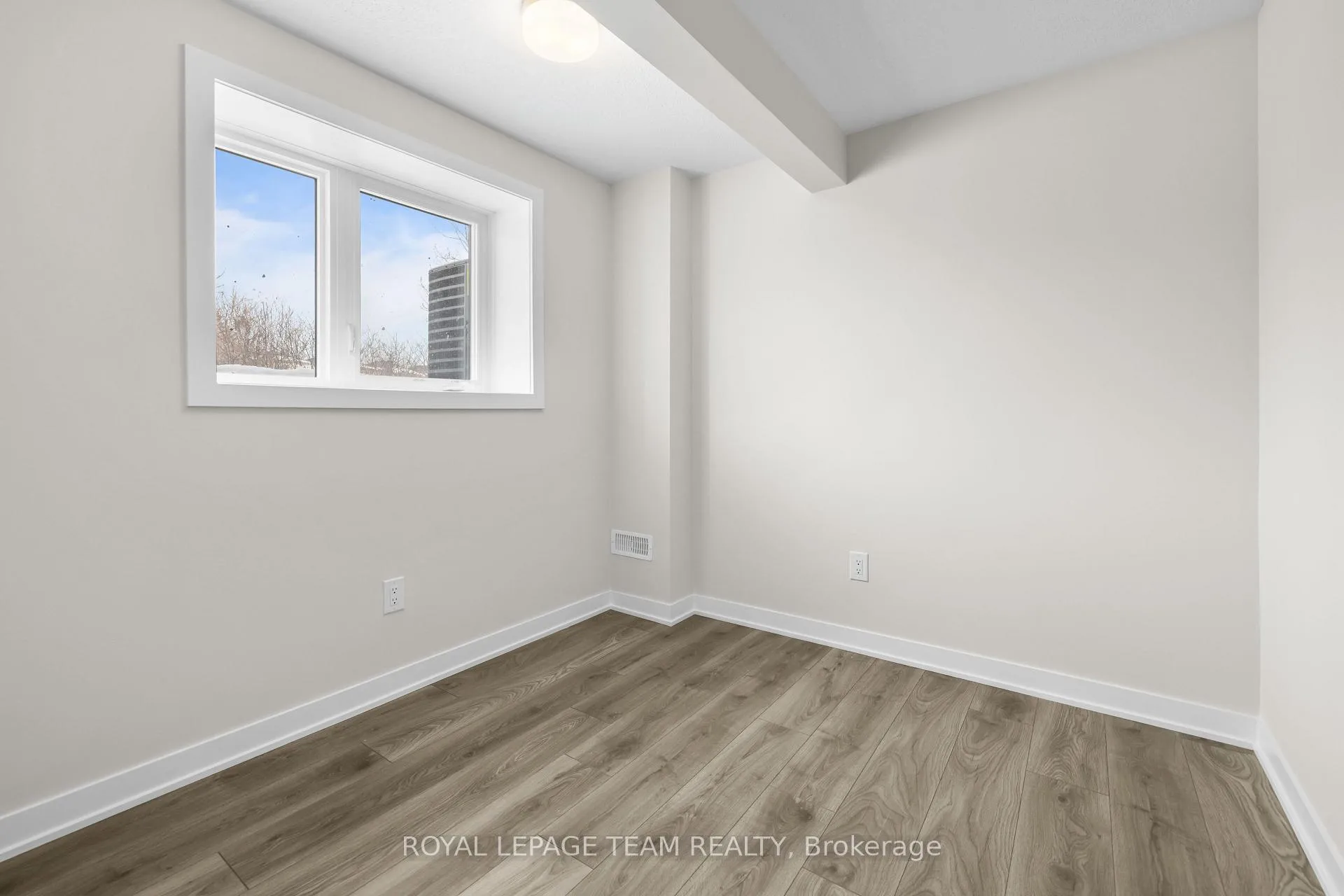 Photo 21 of 316 Les Emmerson Drive, Ottawa, Barrhaven - Heritage Park — HOMEH