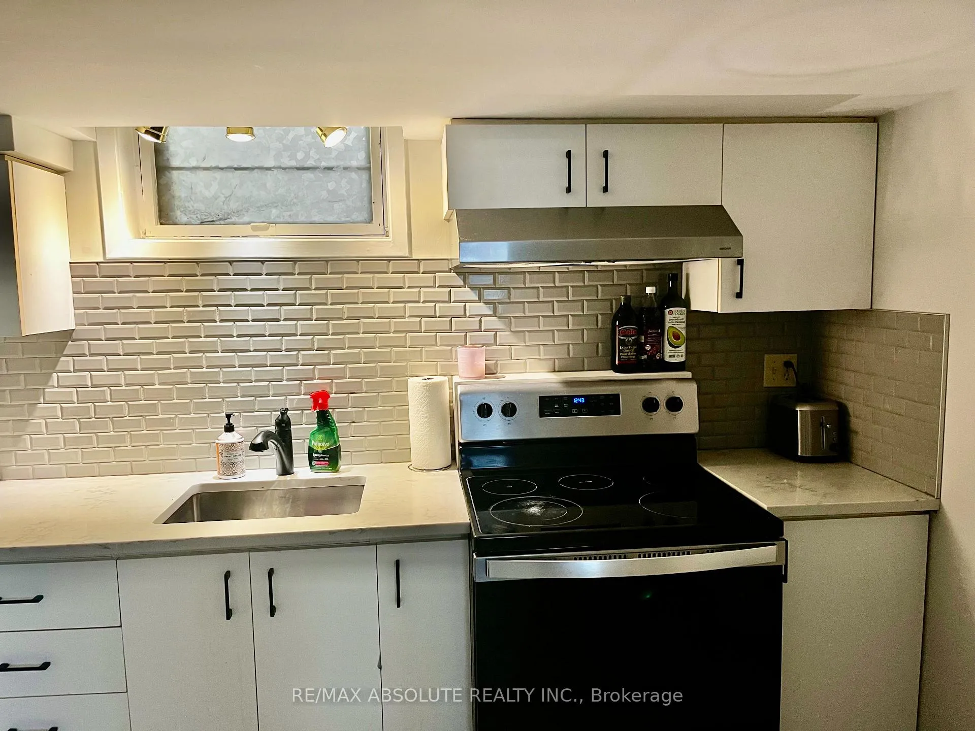 Photo 5 of Unit Unit 3, 971 Gregg Street, Ottawa, Heron Park — HOMEH