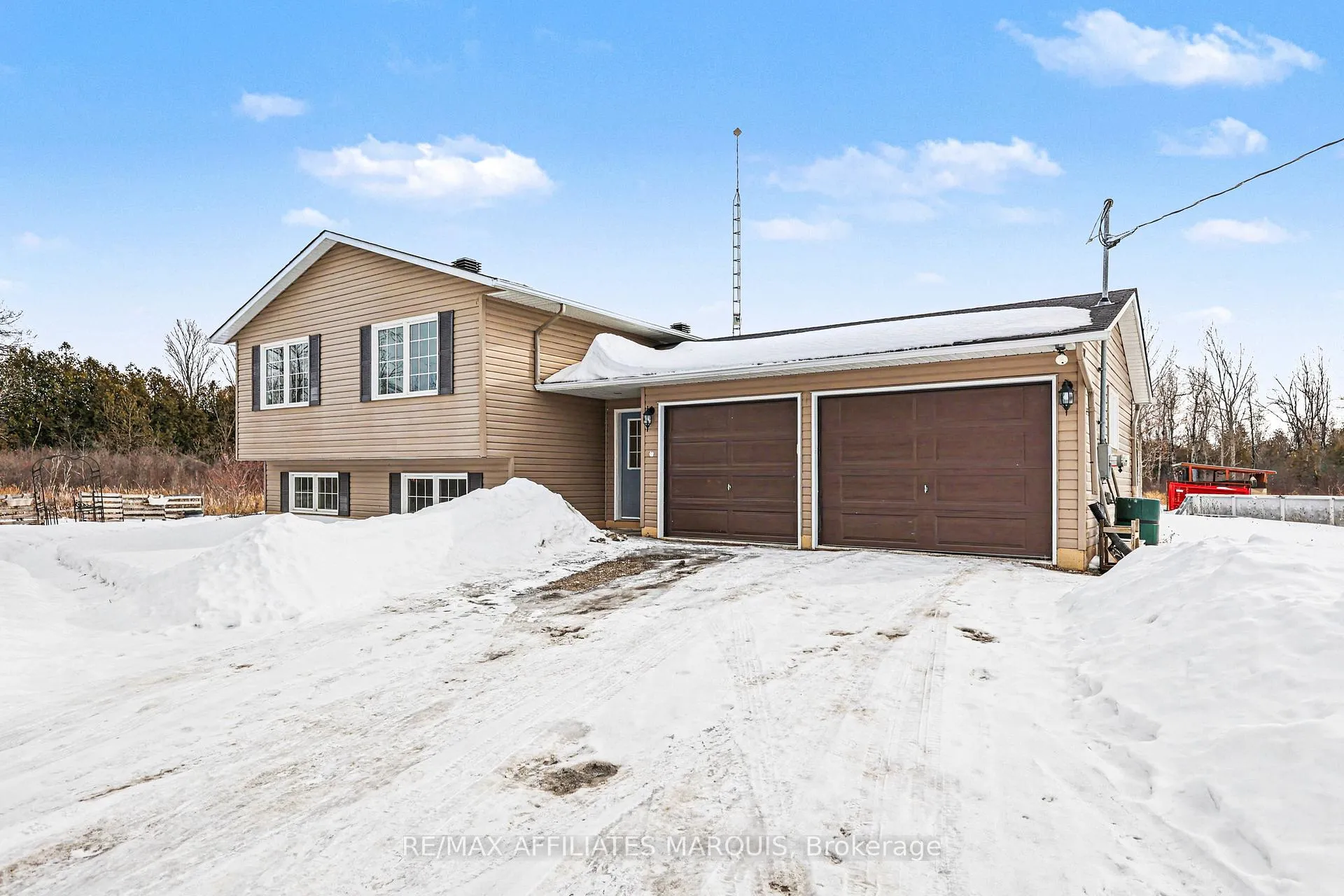 Front of 2135 Rosedale Road N