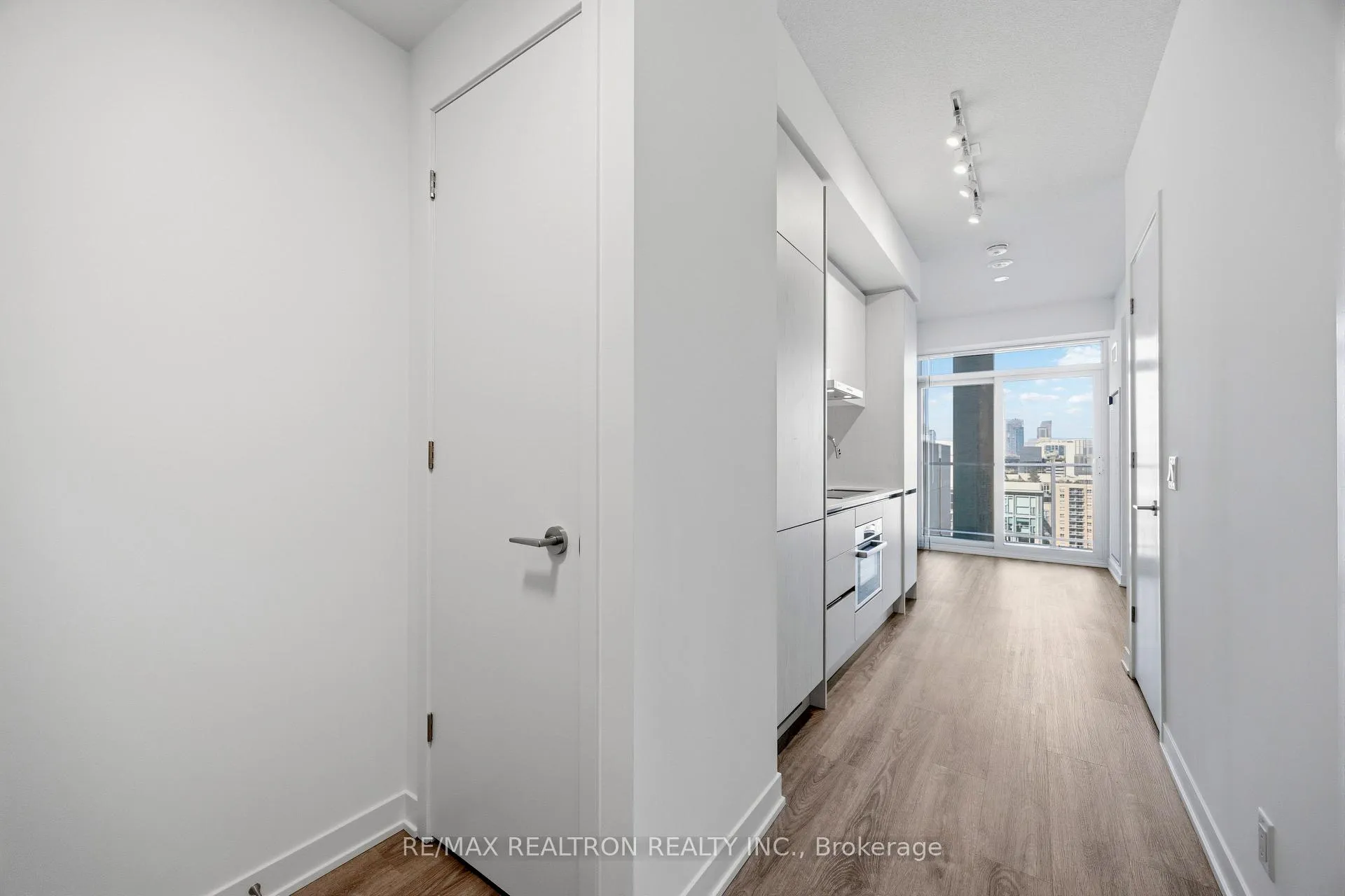 Photo 6 of Unit 2002, 180 Front Street E, Toronto, Moss Park — HOMEH