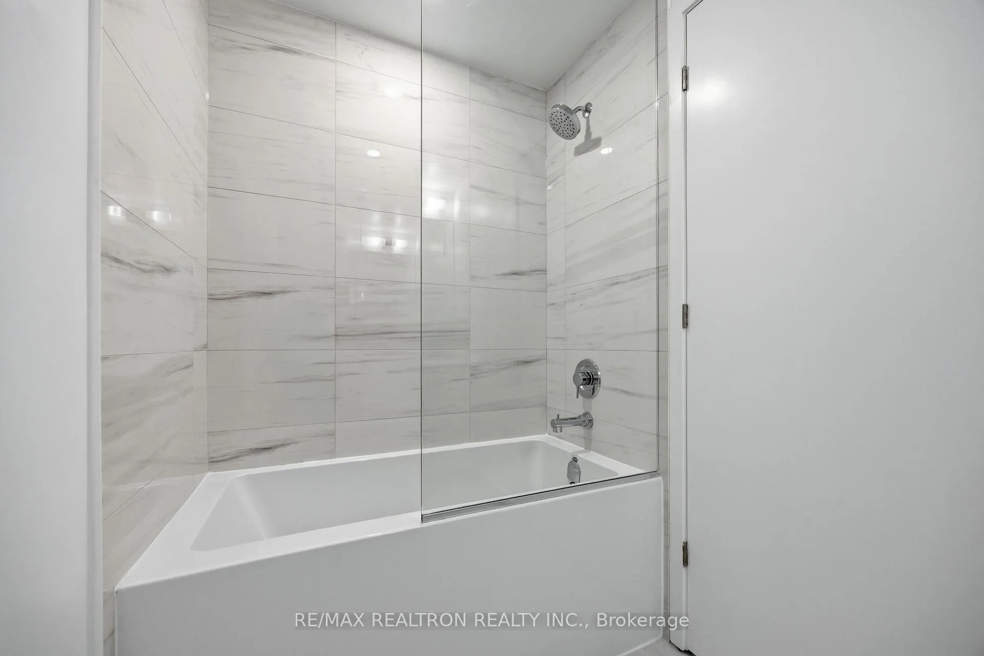 Photo 9 of Unit 2002, 180 Front Street E, Toronto, Moss Park — HOMEH