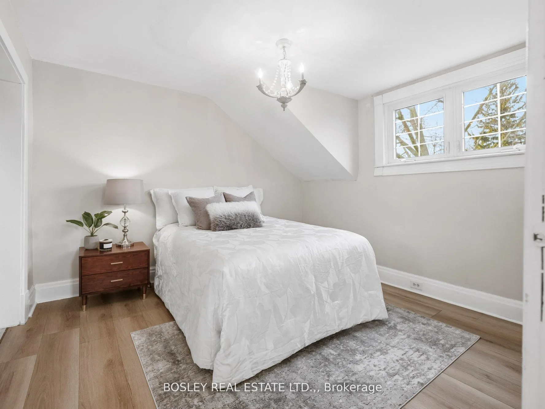 Photo 15 of 18 Michigan Avenue, St. Catharines, Port Dalhousie — HOMEH